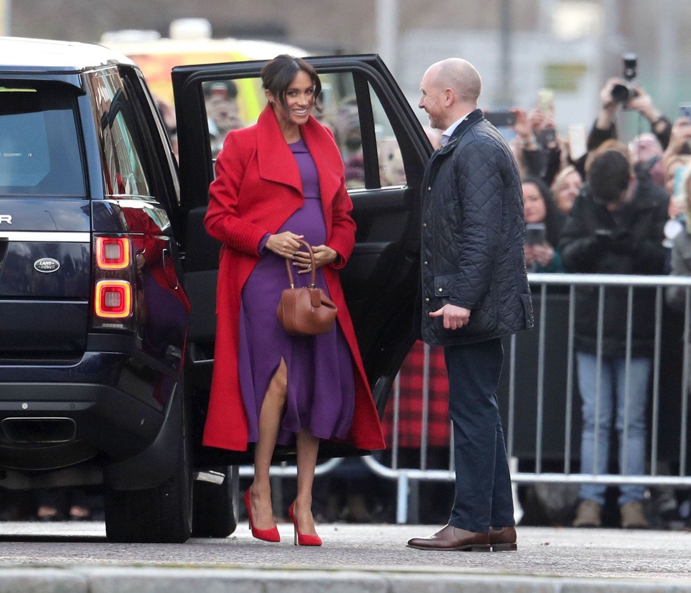 Těhotná vévodkyně Meghan - GALERIE: Meghan a Harry v Birkenheadu (1/7)