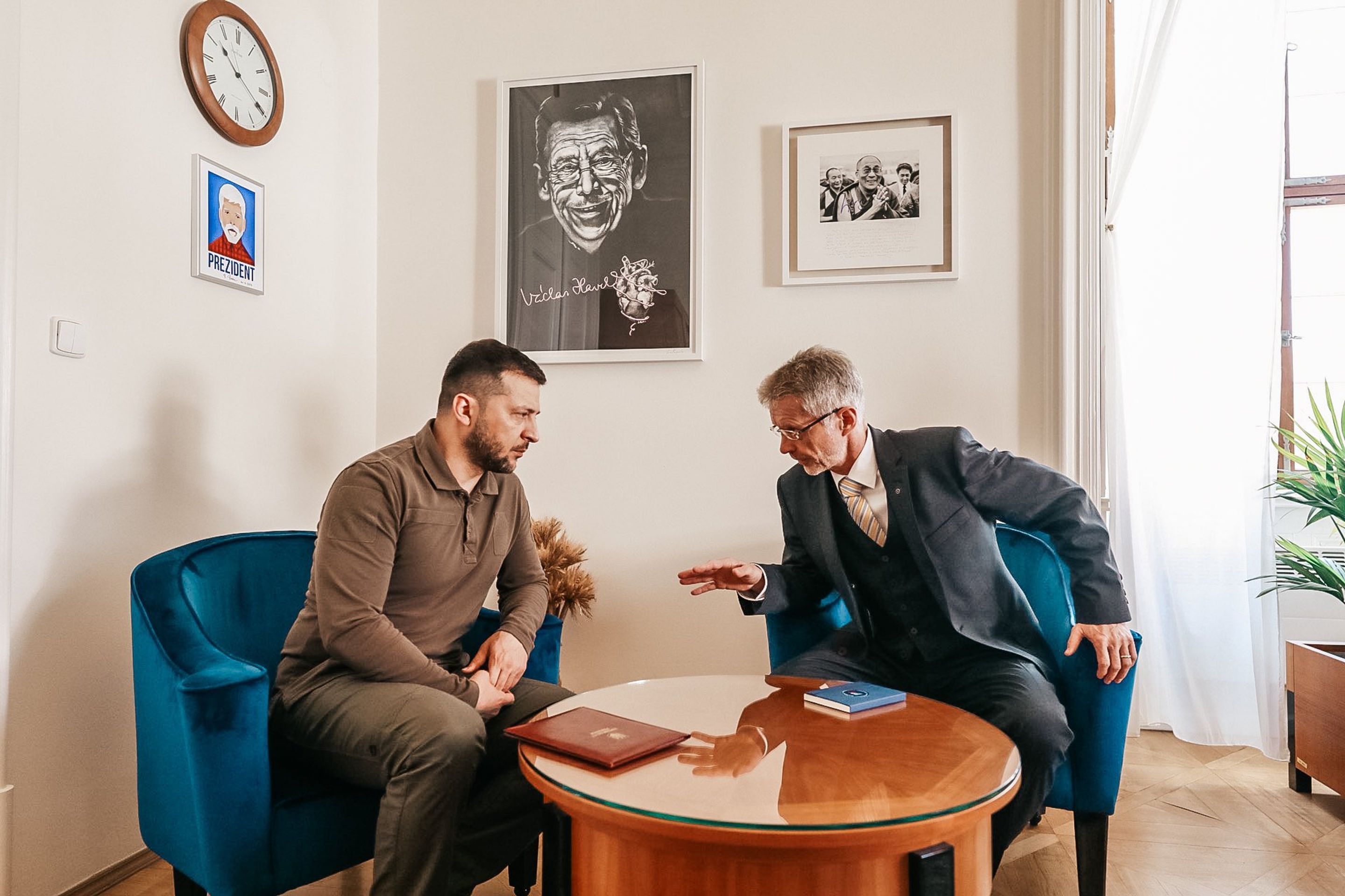 Volodymyr Zelenskyj na schůzce s Milošem Vystrčilem - Volodymyr Zelenskyj v Praze 2023 (8/13)