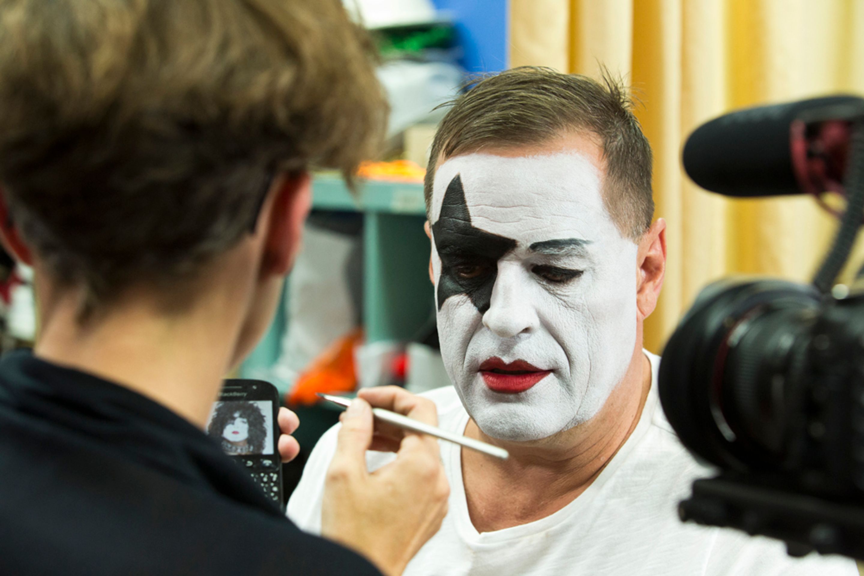 Tvoje tvář má známý hlas - Miroslav Etzler jako rocková hvězda kapely KISS! - 2 - GALERIE: Tvoje tvář má známý hlas - Miroslav Etzler jako rocková hvězda kapely KISS! (2/6)