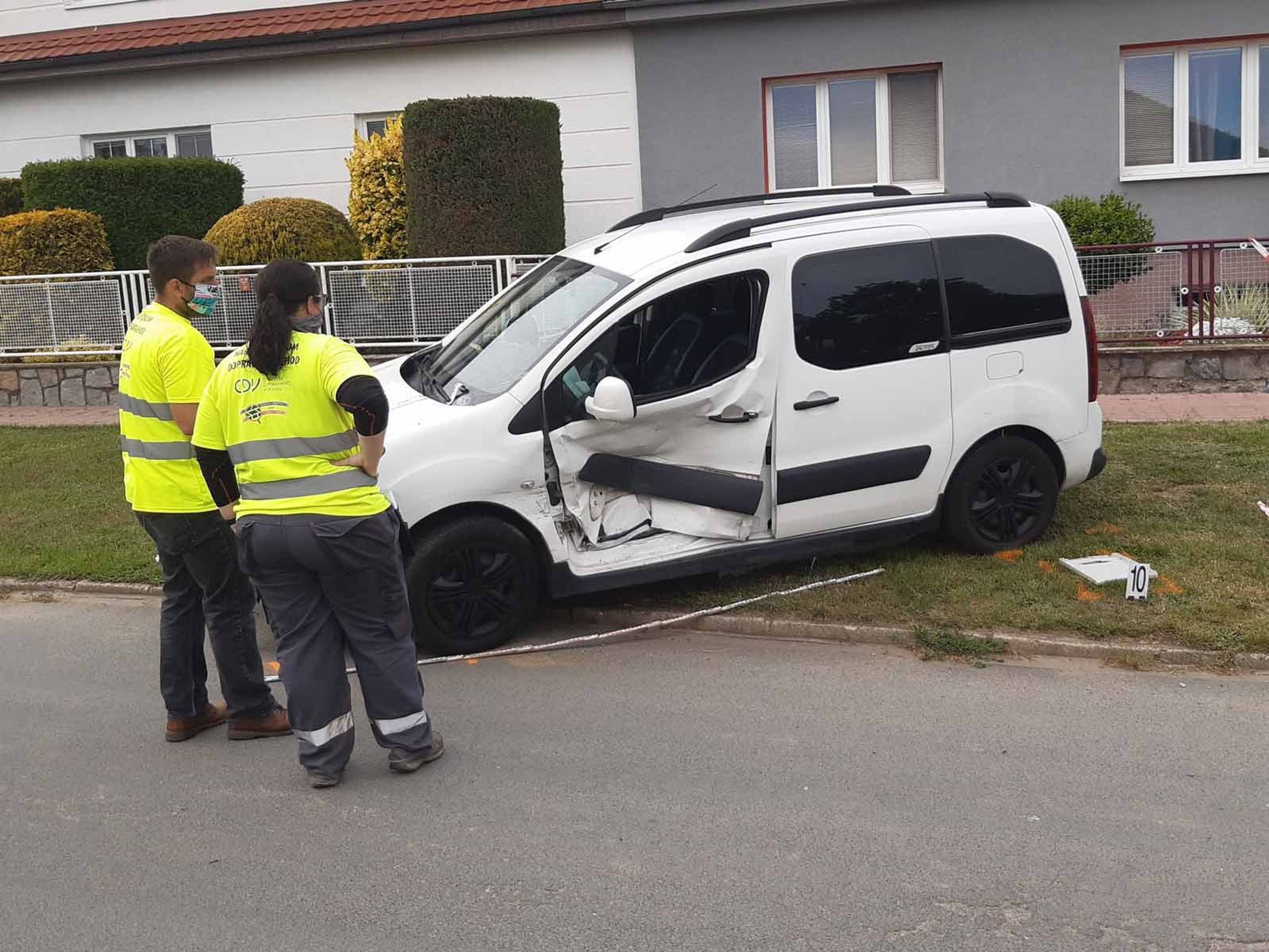 Srážka dvou aut v Sokolnicích na Brněnsku - 4 - GALERIE: Srážka dvou aut v Sokolnicích na Brněnsku (1/4)