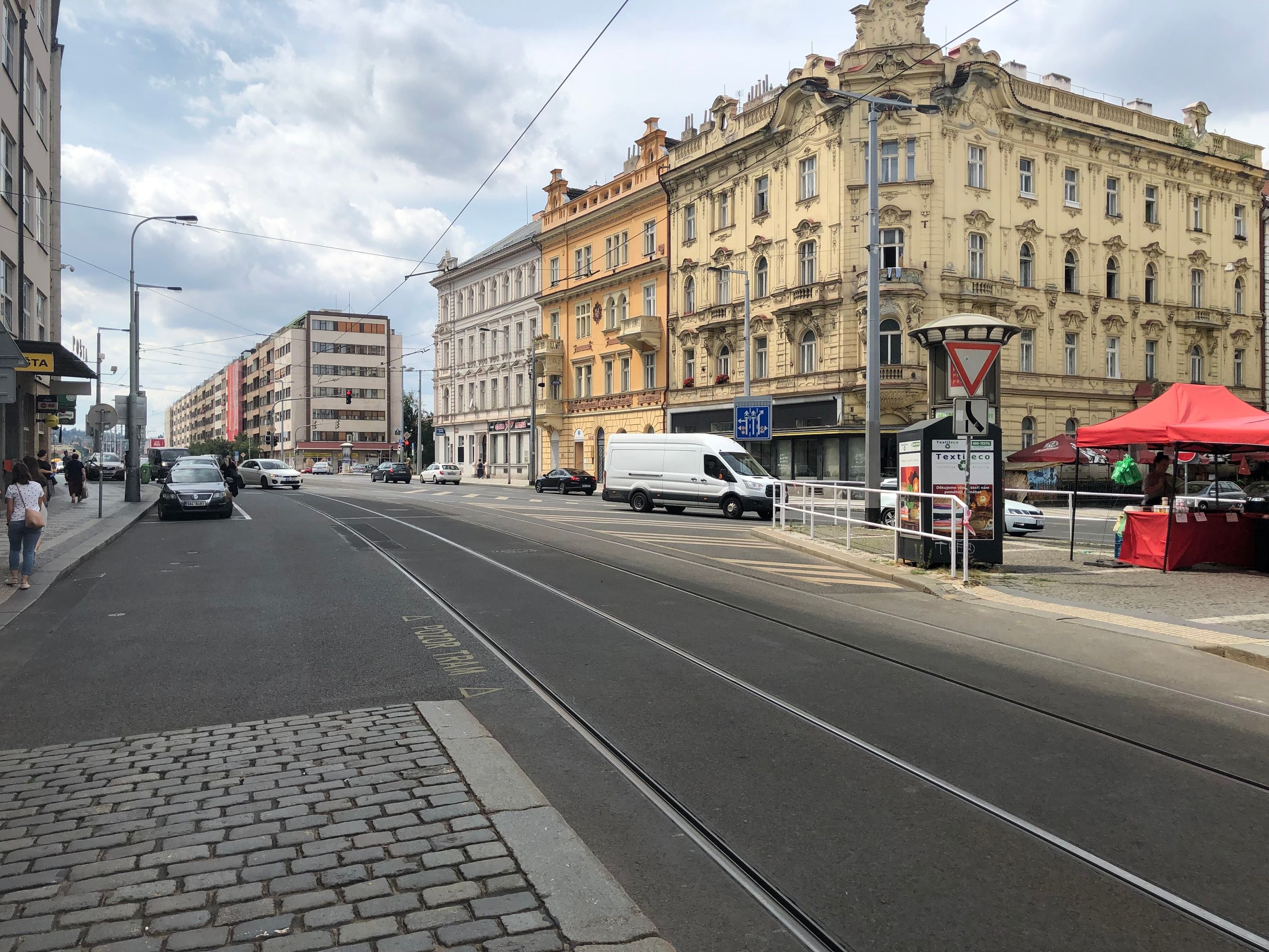 Tramvaje dej přednost - 3 - GALERIE: Křížení s tramvají (3/6)