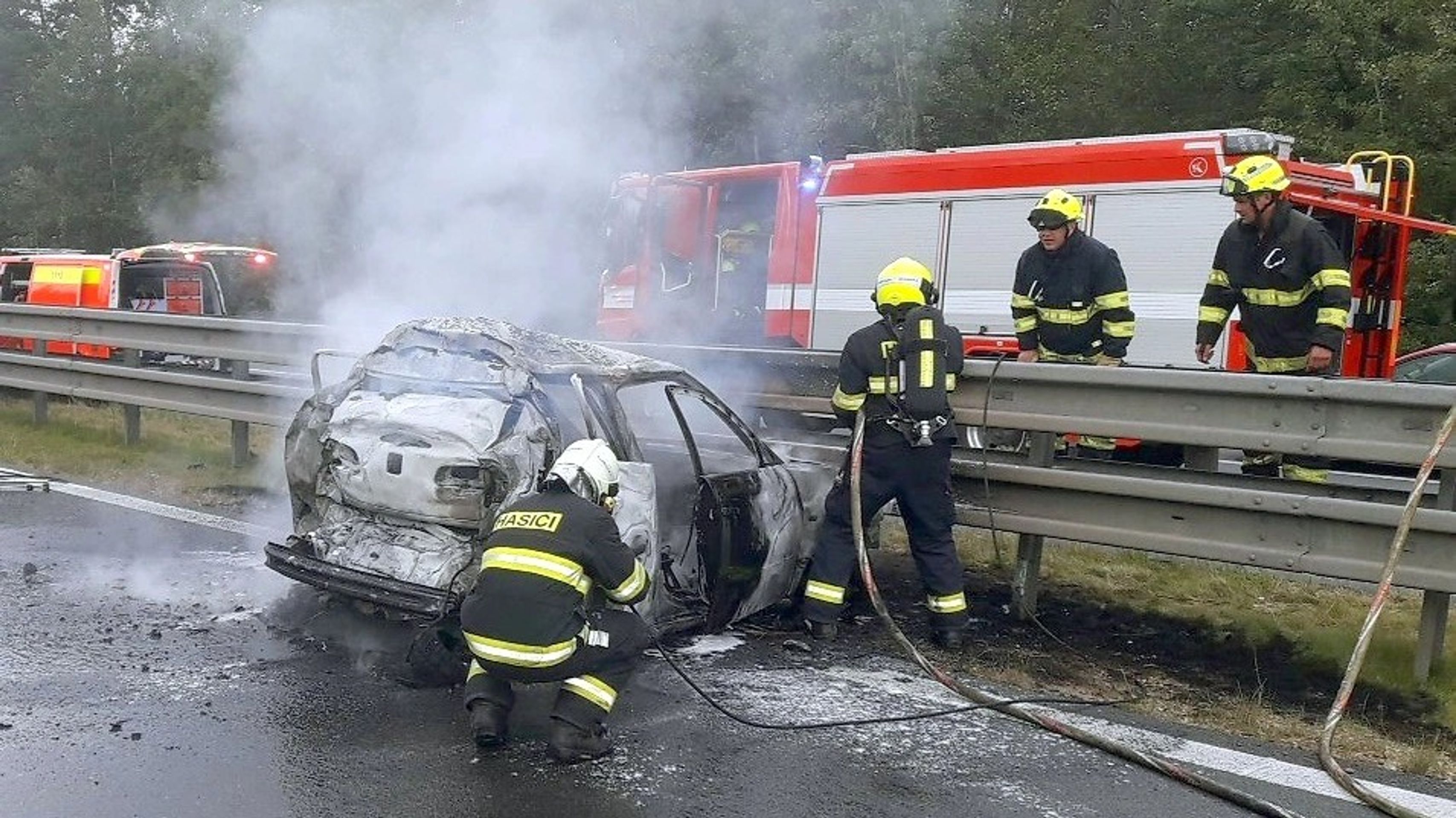 Nehoda auta na dálnici D5 - Nehoda na dálnici D5 (3/3)