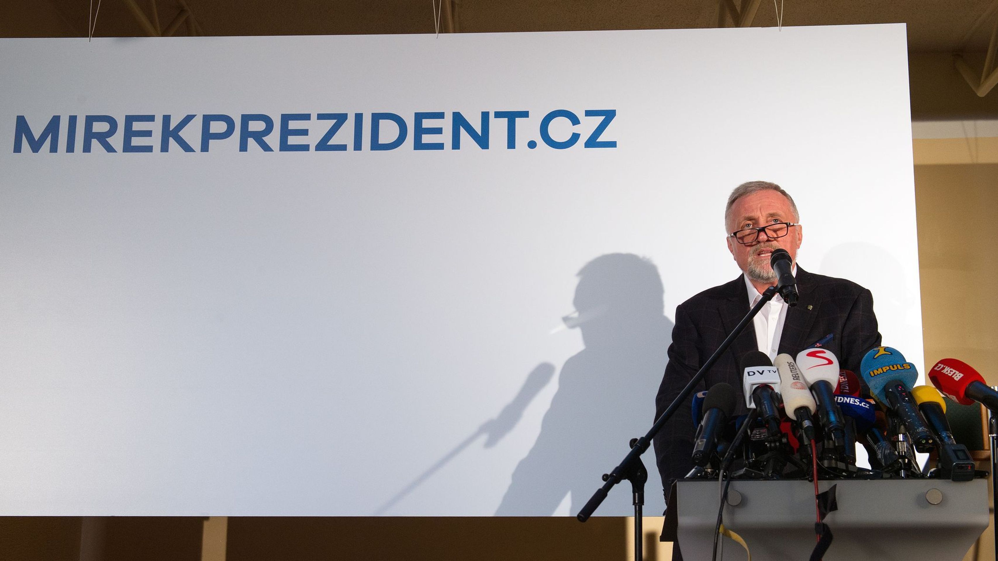 Mirek Topolánek - 1 - GALERIE: Mirek Topolánek na tiskové konferenci ke své kandidatuře (4/9)