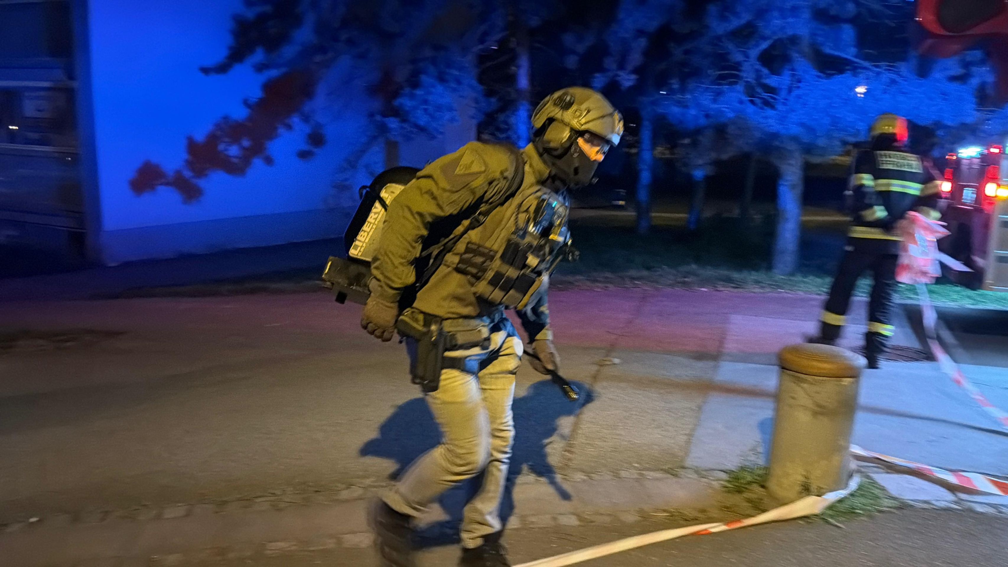 Zásah zásahové jednotky - Zásah policie v pražských Stodůlkách (5/12)