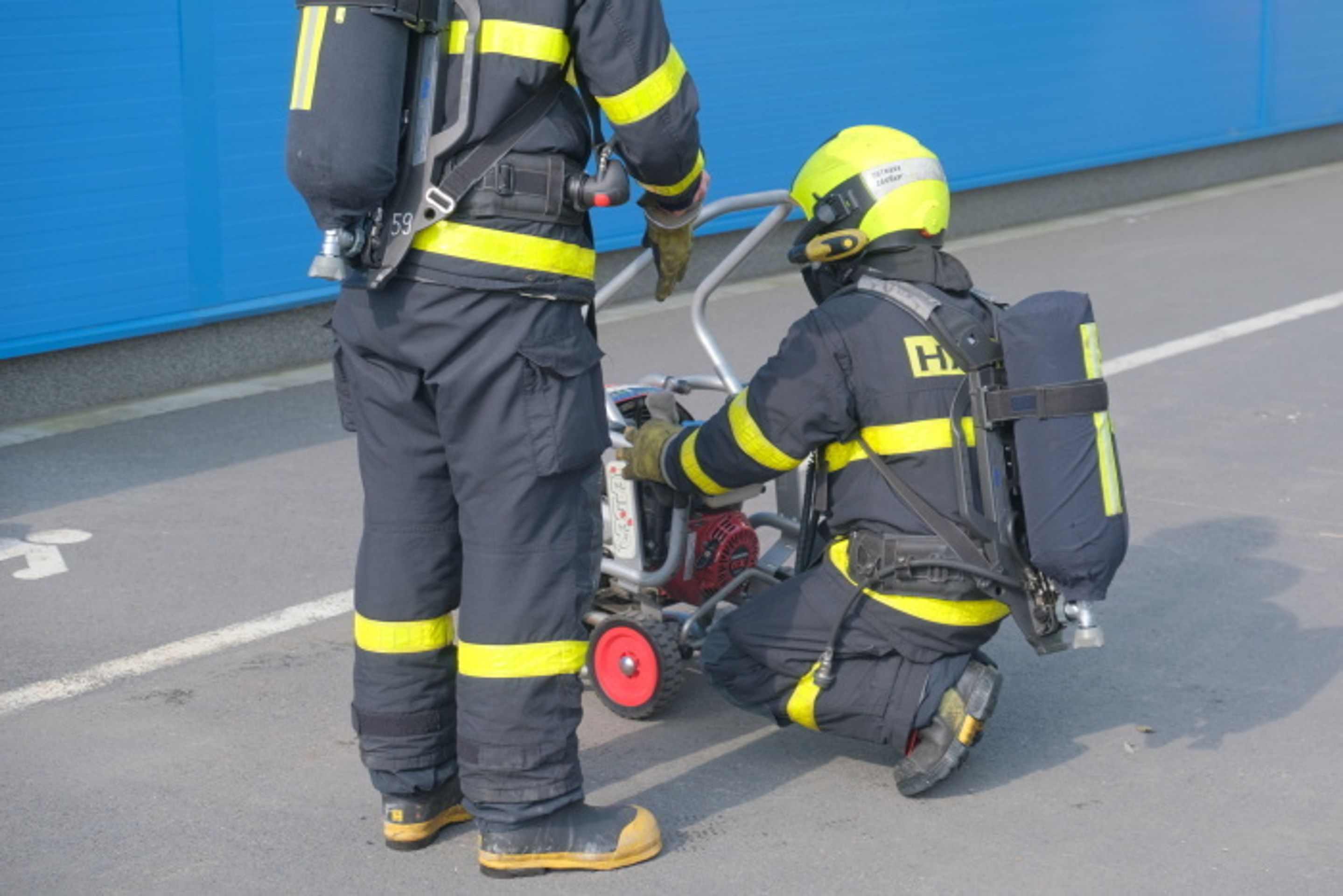 Hasiči řešili v Odrách následky reakce chemikálií - 5 - GALERIE: Hasiči řešili v Odrách následky reakce chemikálií (5/17)