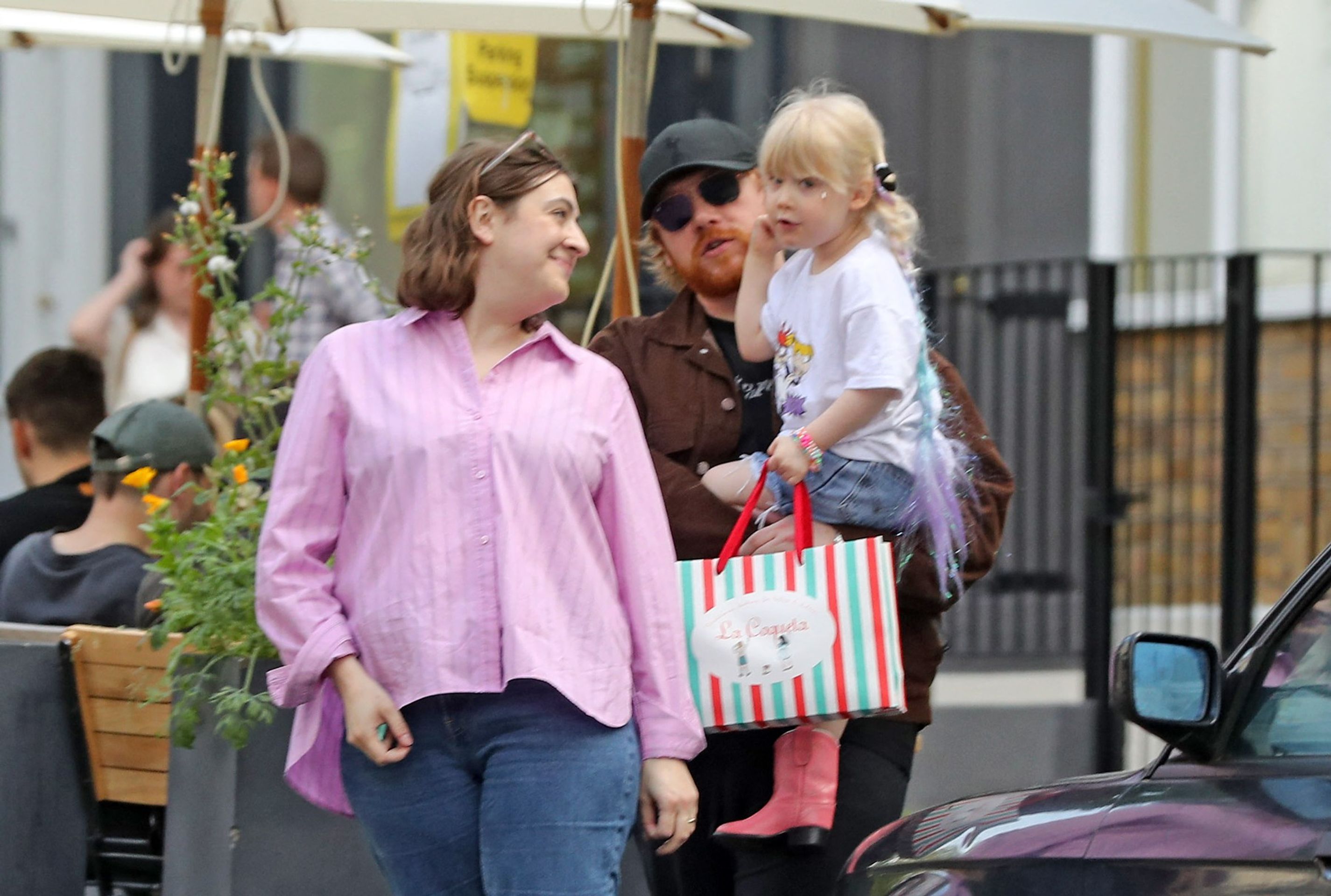 Rupert Grint s dcerou a jeho partnerka Georgia Groomeová, 20. 5. 2024 - Rupert Grint (2/6)