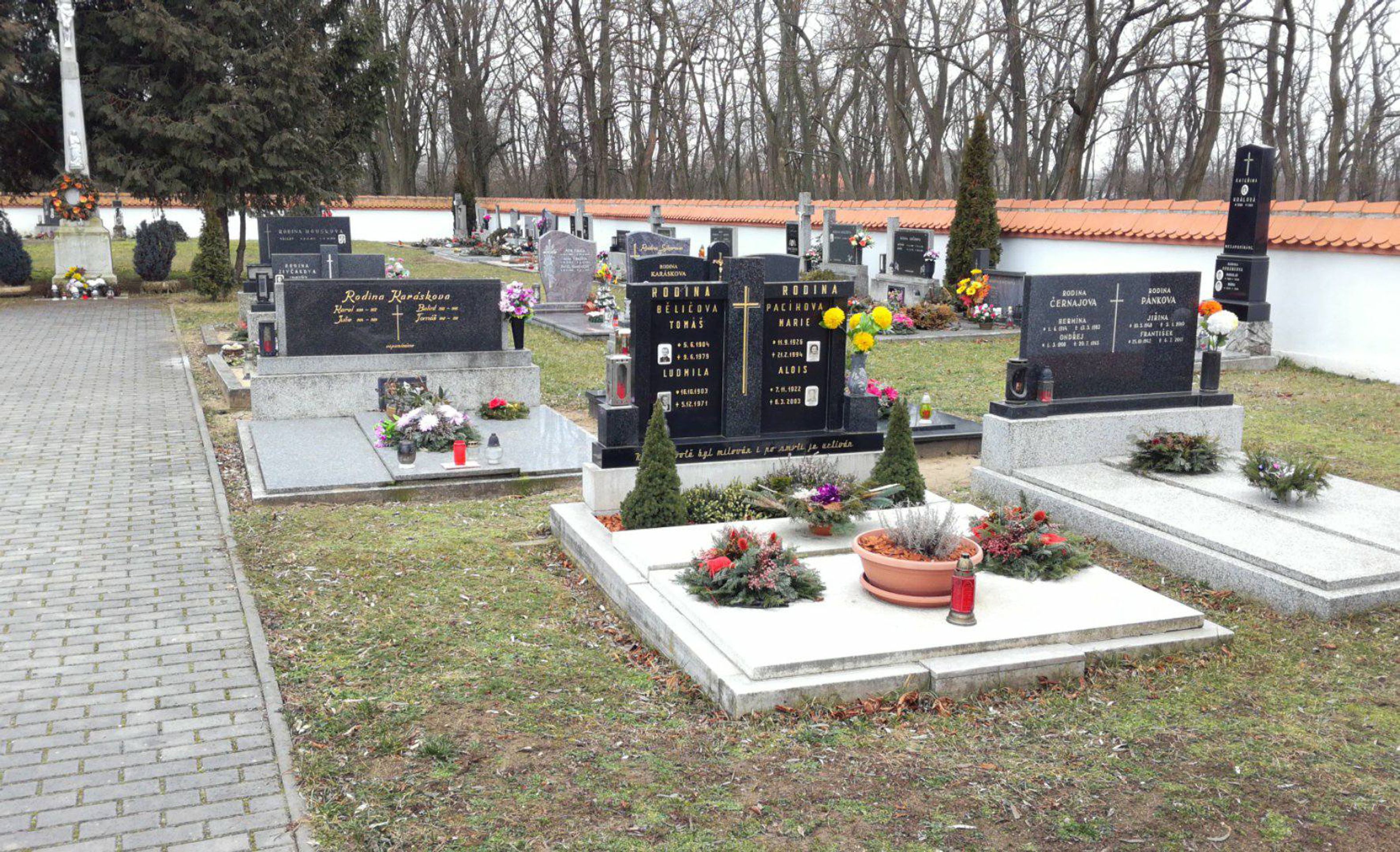 Hřbitov Křídlůvky - 2 - GALERIE: Hřbitov Křídlůvky (2/7)