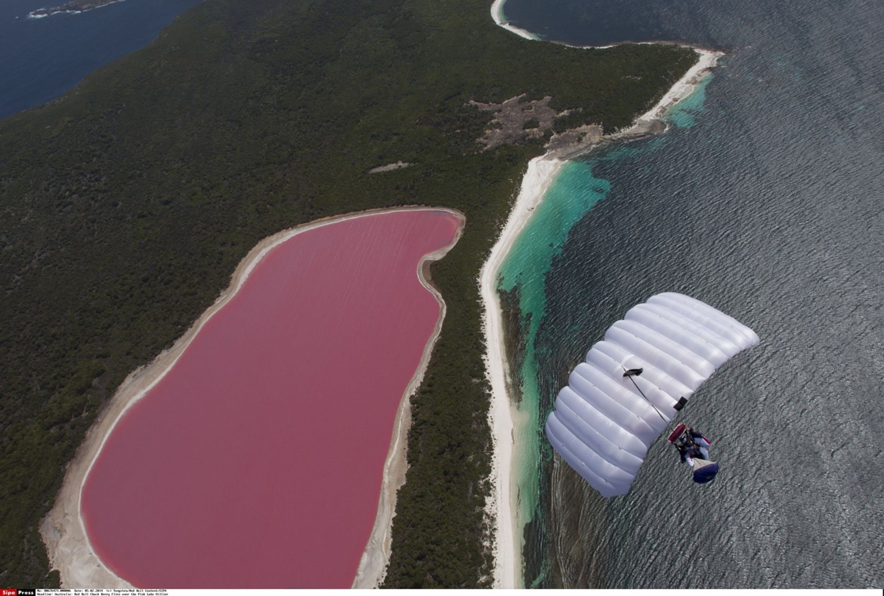 Nejkrásnější místa světa - Jezero Hillier, Austrálie - GALERIE: Nejkrásnější místa světa (7/15)