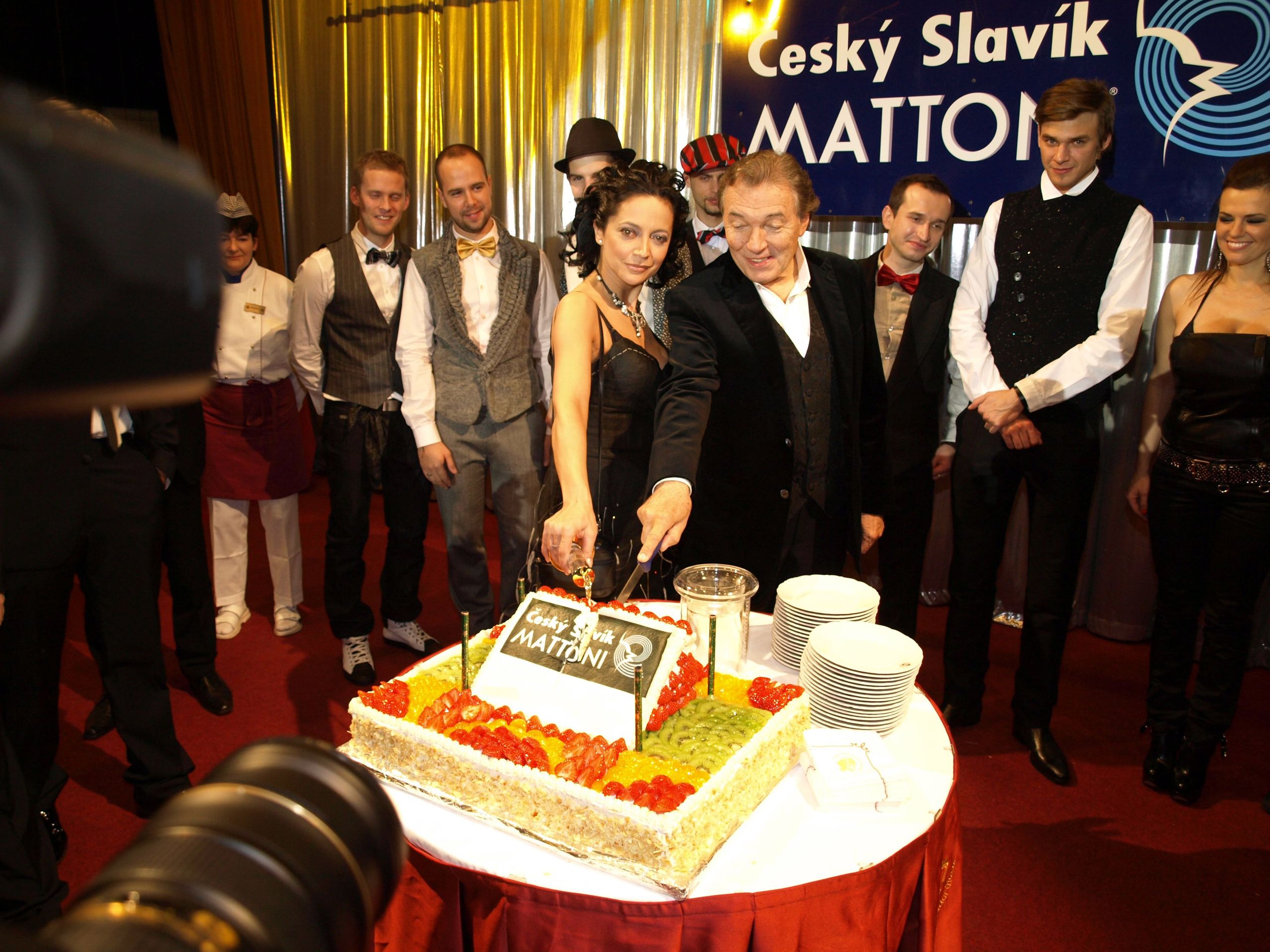 Bílá a Gott krájejí dort - GALERIE: Český slavík Mattoni 2009 (10/10)