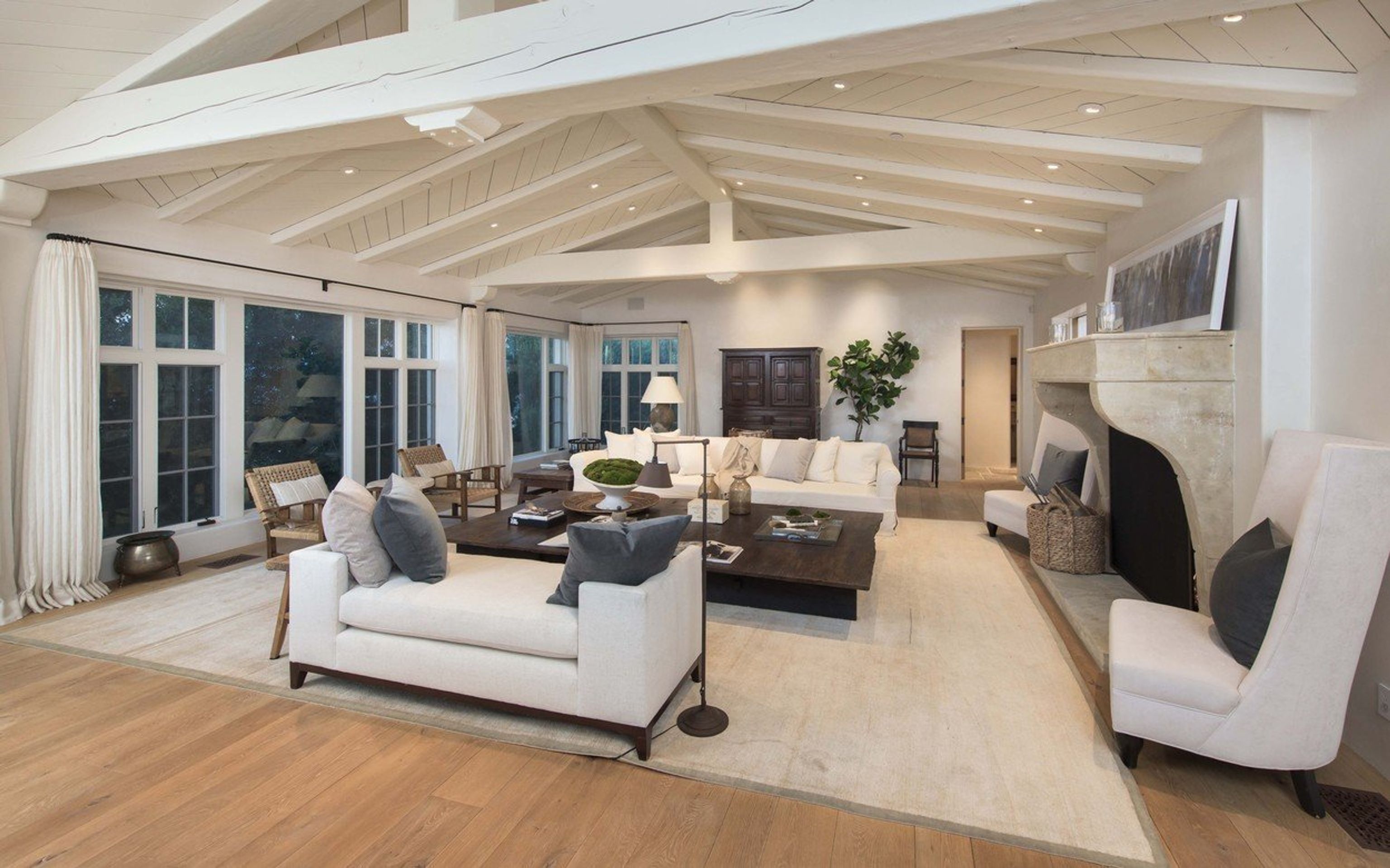 Eva Longoria prodává dům v Hollywood Hills - 4 - GALERIE: Eva Longoria prodává dům v Hollywood Hills (3/6)