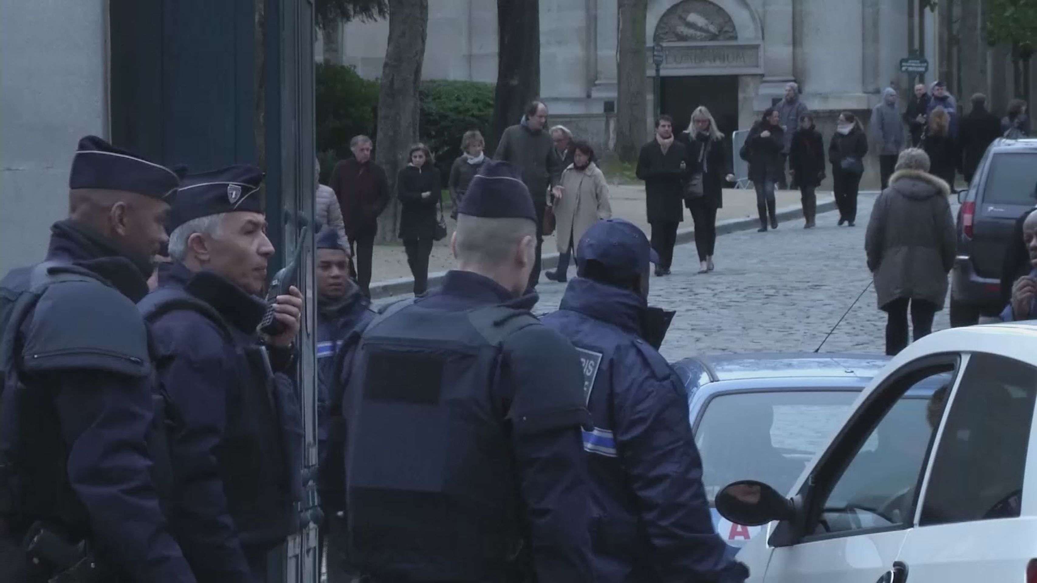 Francie pohřbila oběti z redakce Charlie Hebdo - 8 - GALERIE: Francie pohřbila oběti z redakce Charlie Hebdo (8/11)