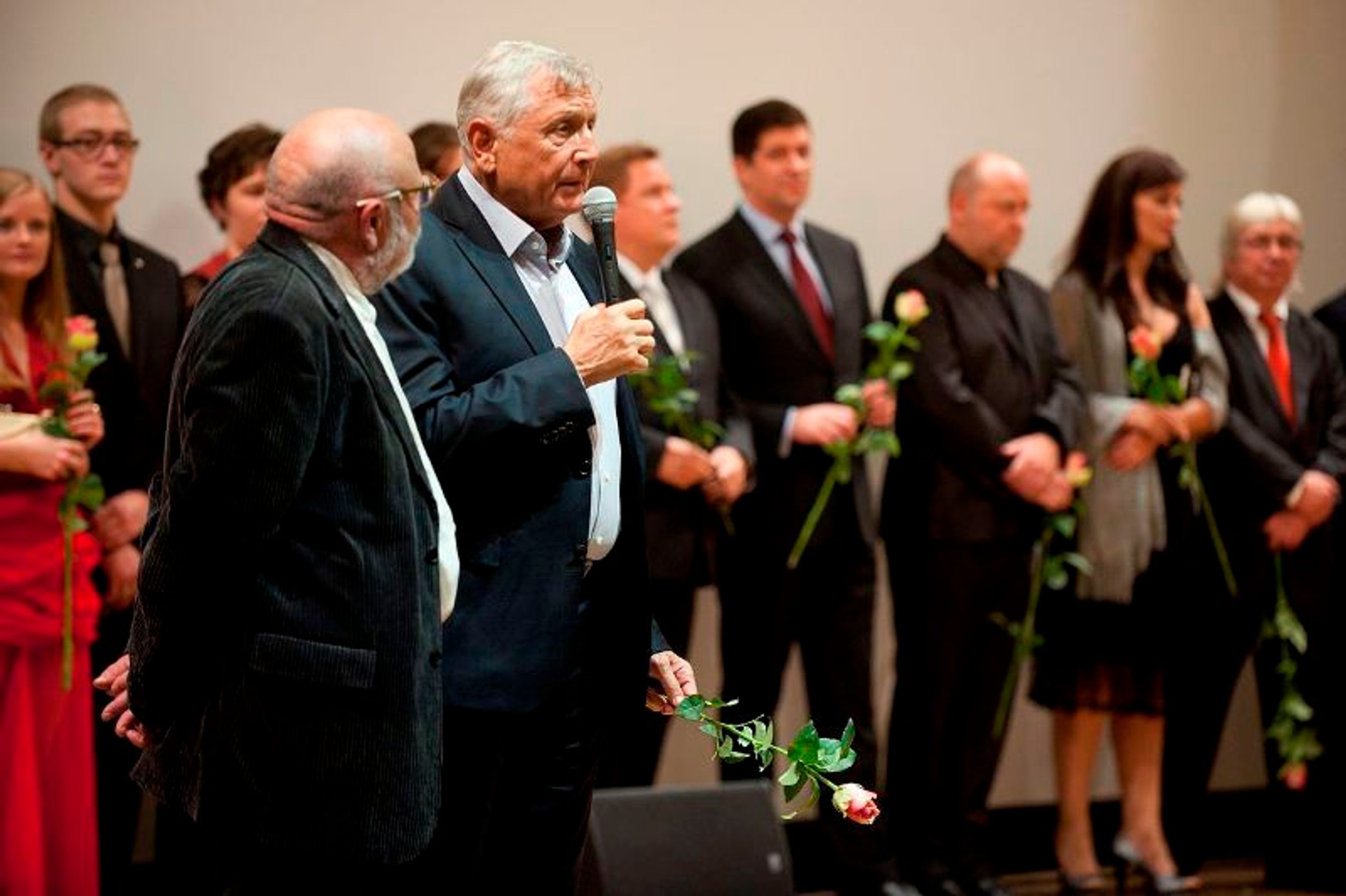 Premiéra filmu Donšajni - 1 - GALERIE: Donšajni ozářili pražské Rudolfinum. Podívejte se, kdo všechno přišel (18/27)