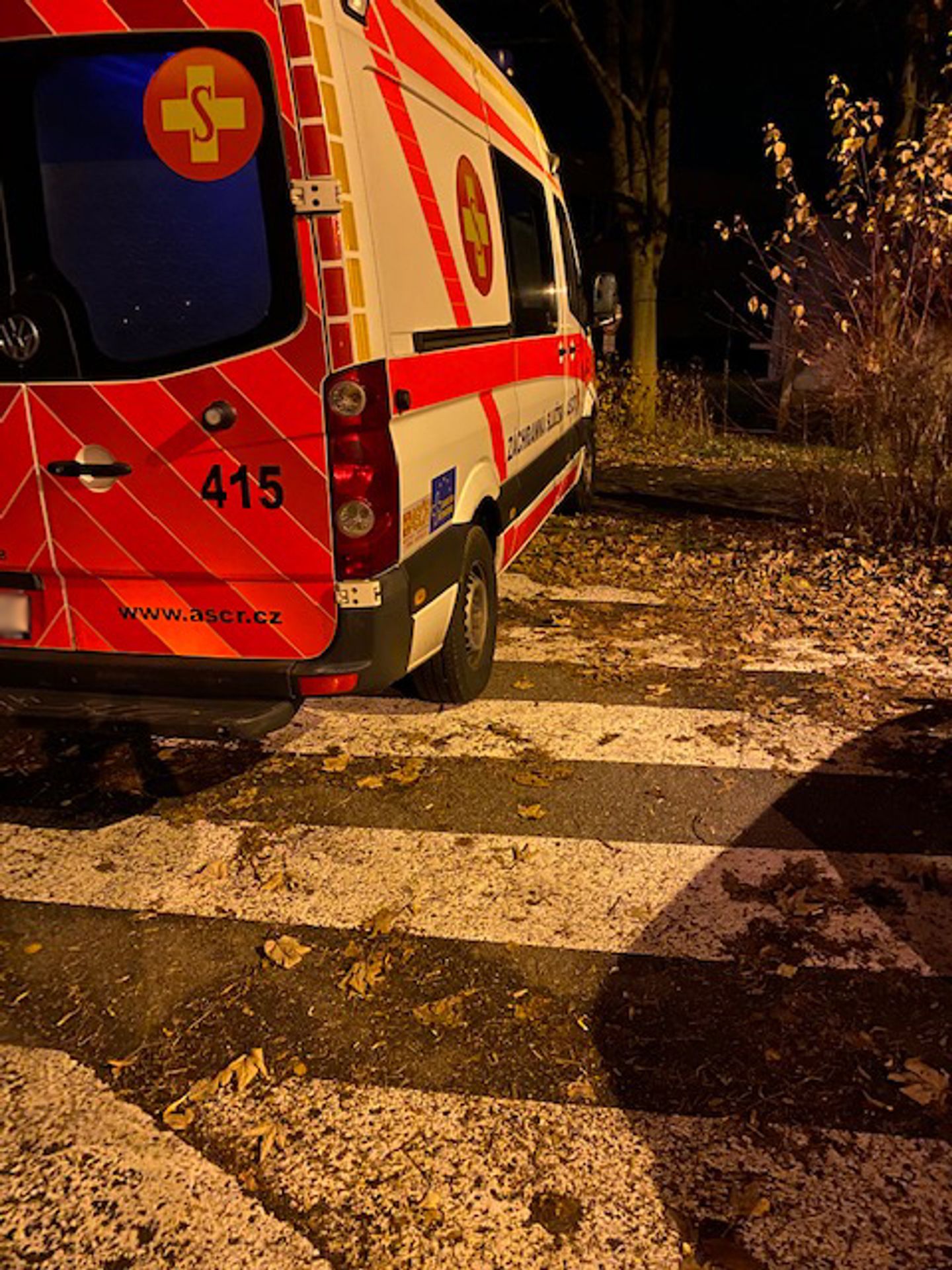 Sanita parkující na přechodu - 5 - GALERIE: Sanita parkující na přechodu (5/5)