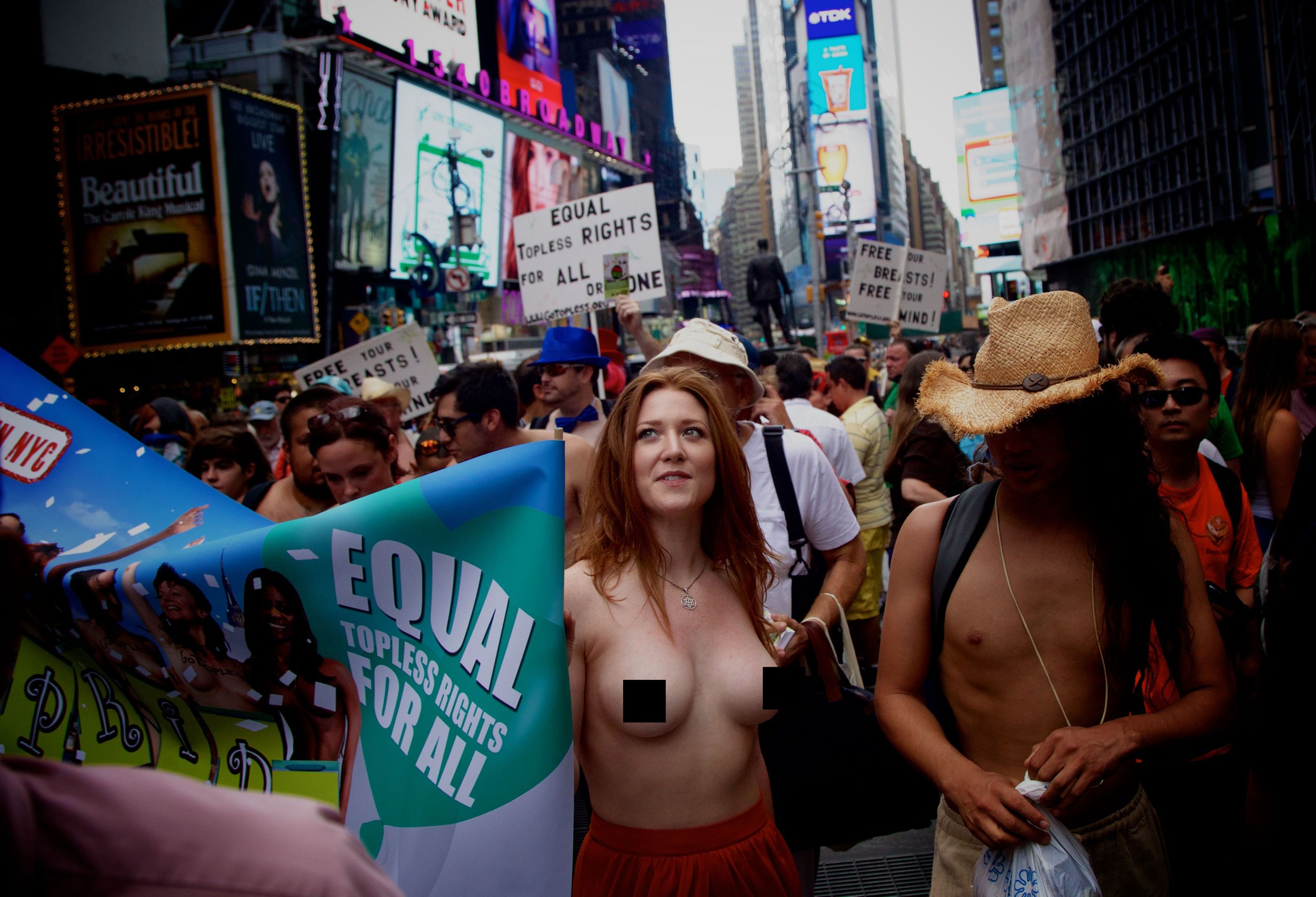 Mezinárodní Go Topless den v New Yorku - 6 - GALERIE: Mezinárodní Go Topless den v New Yorku (6/7)