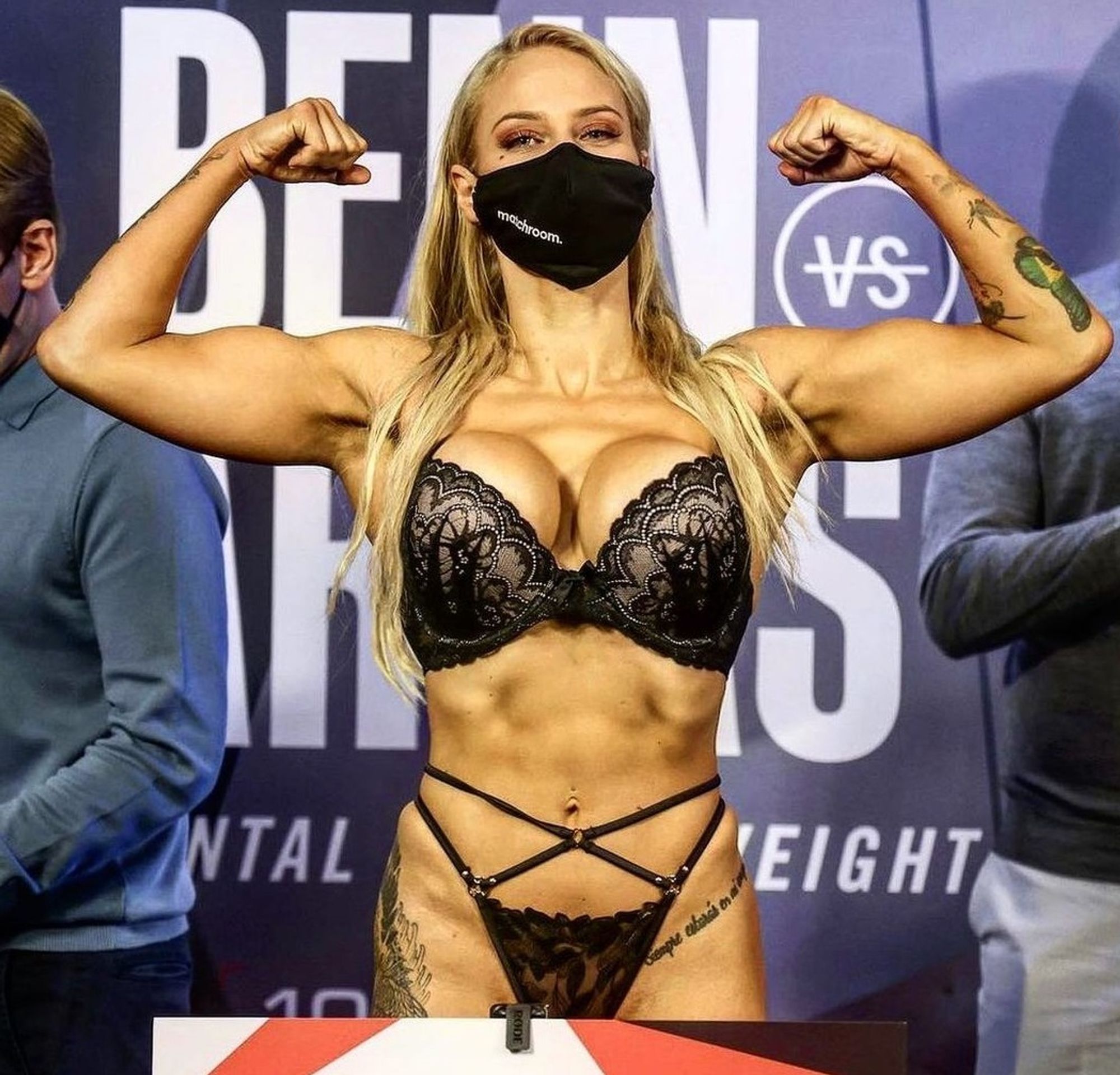 Ebanie Bridgesová na vážení před zápasem o titul WBA - GALERIE: Boxerka Ebanie Bridgesová (1/6)
