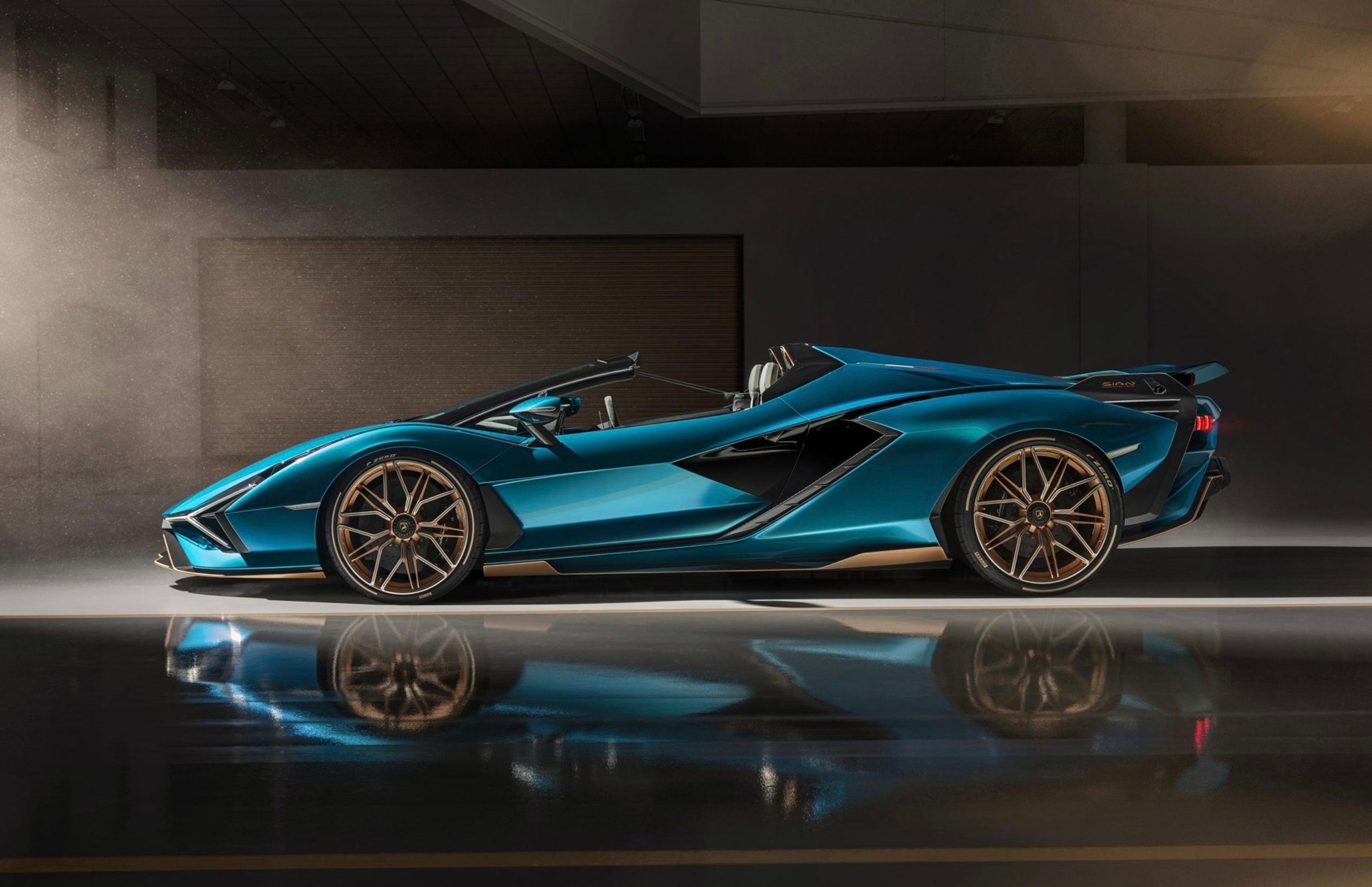 Hybridní hypersport Lamborghini Sián - 24 - Fotogalerie: Úžasný hybridní roadster Lamborghini Sián (2/16)