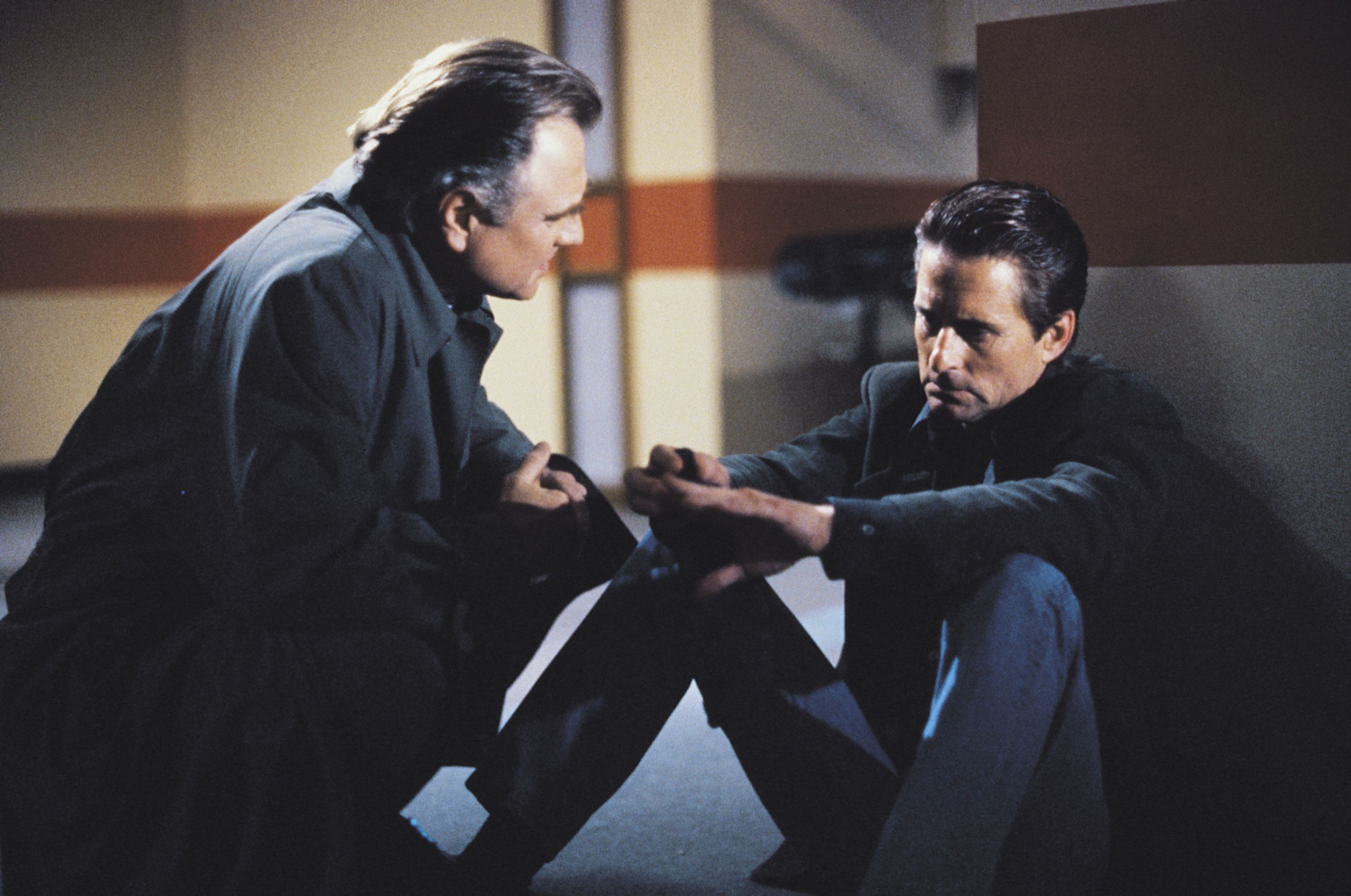 Denis Arndt a Michael Douglas v Základním instinktu, 1992 - Denis Arndt (3/5)