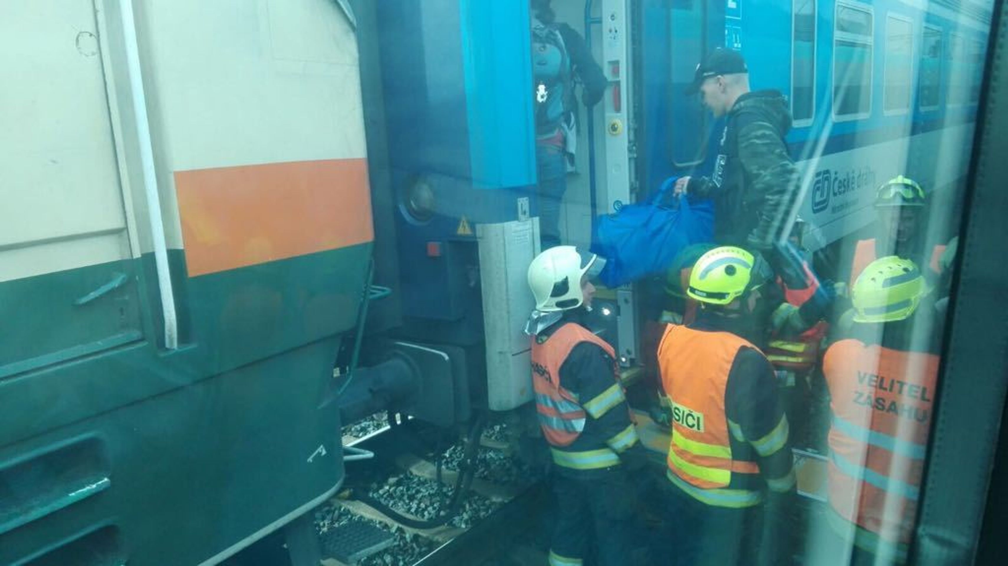 Evakuace vlaku Pendolino v Poříčanech - 3 - GALERIE: Evakuace vlaku Pendolino v Poříčanech (3/4)
