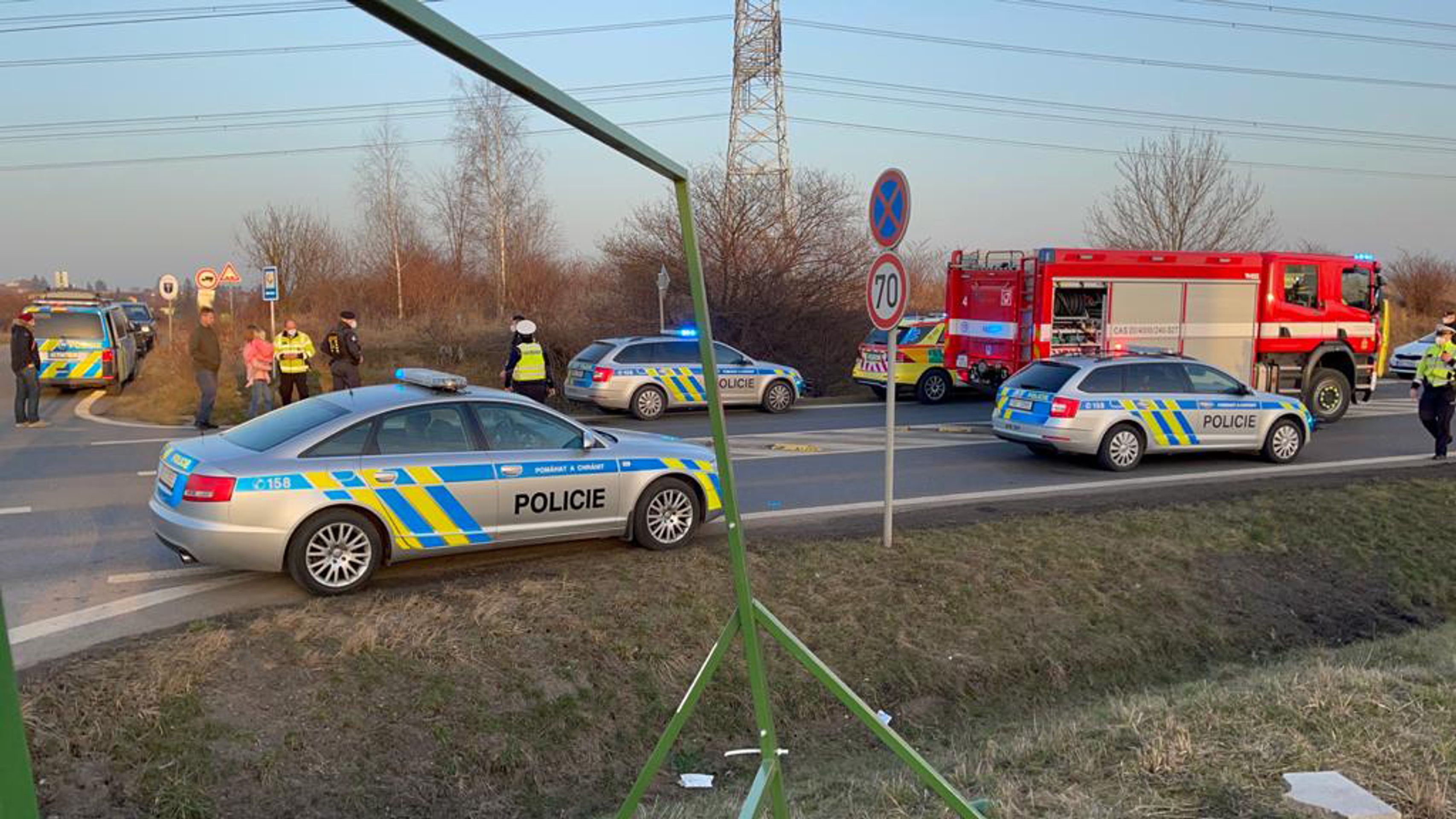 Smrtelná nehoda motorkáře a nákladního auta v Praze na Kunraticke spojce - 6 - GALERIE: Smrtelná nehoda motorkáře a nákladního auta v Praze na Kunraticke spojce (6/10)