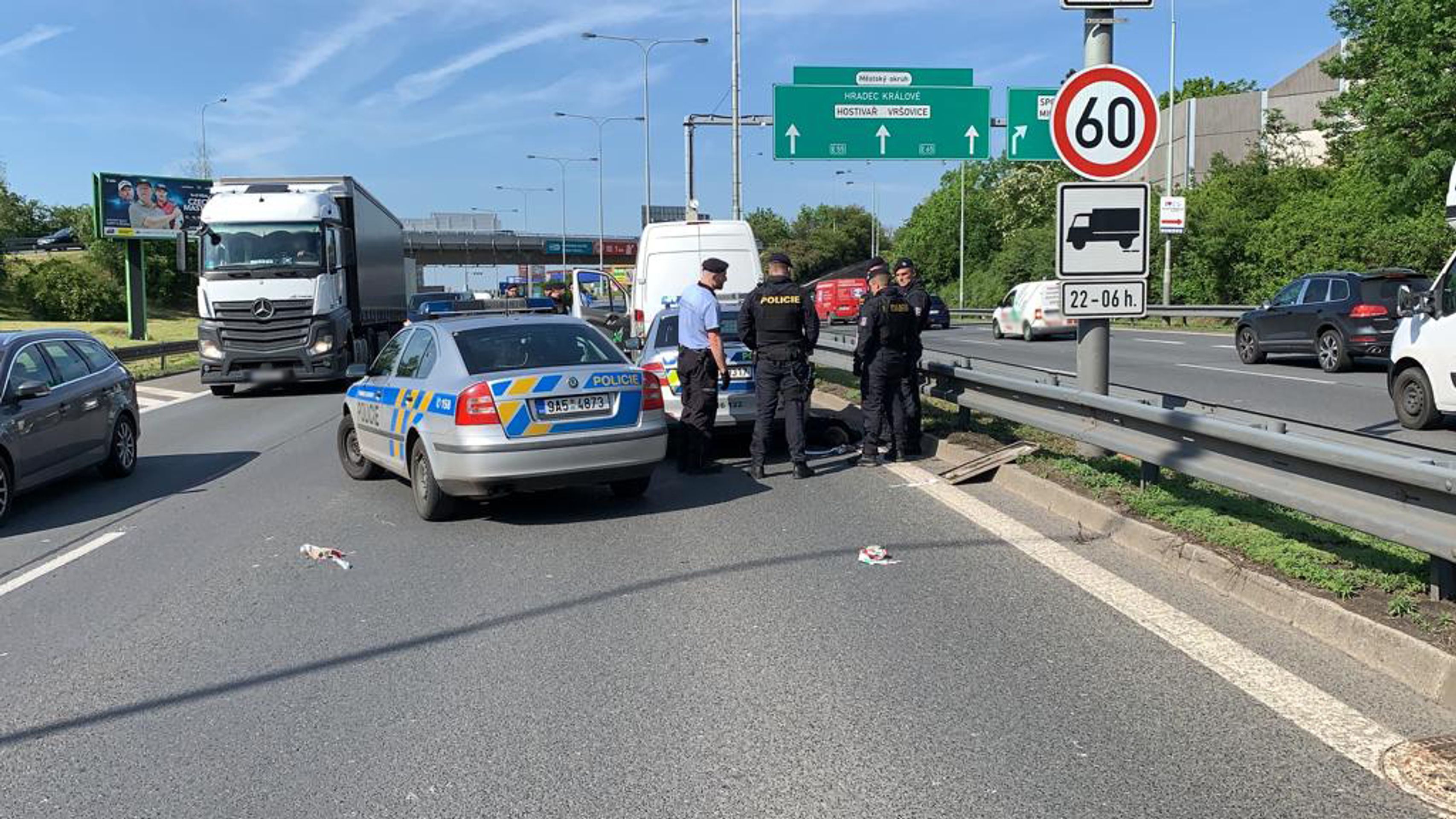 Řidiče jedoucího v protisměru na Jižní spojce zastavila střelbou policie - 6 - GALERIE: Řidiče jedoucího v protisměru na Jižní spojce zastavila střelbou policie (6/9)
