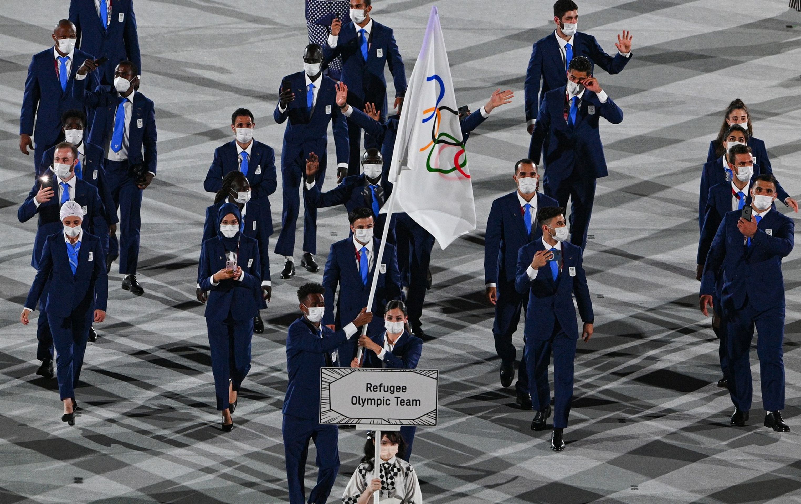 Olympijský tým uprchlíků - Galerie: Originální outfity při zahajovacím olympijském ceremoniálu (18/18)