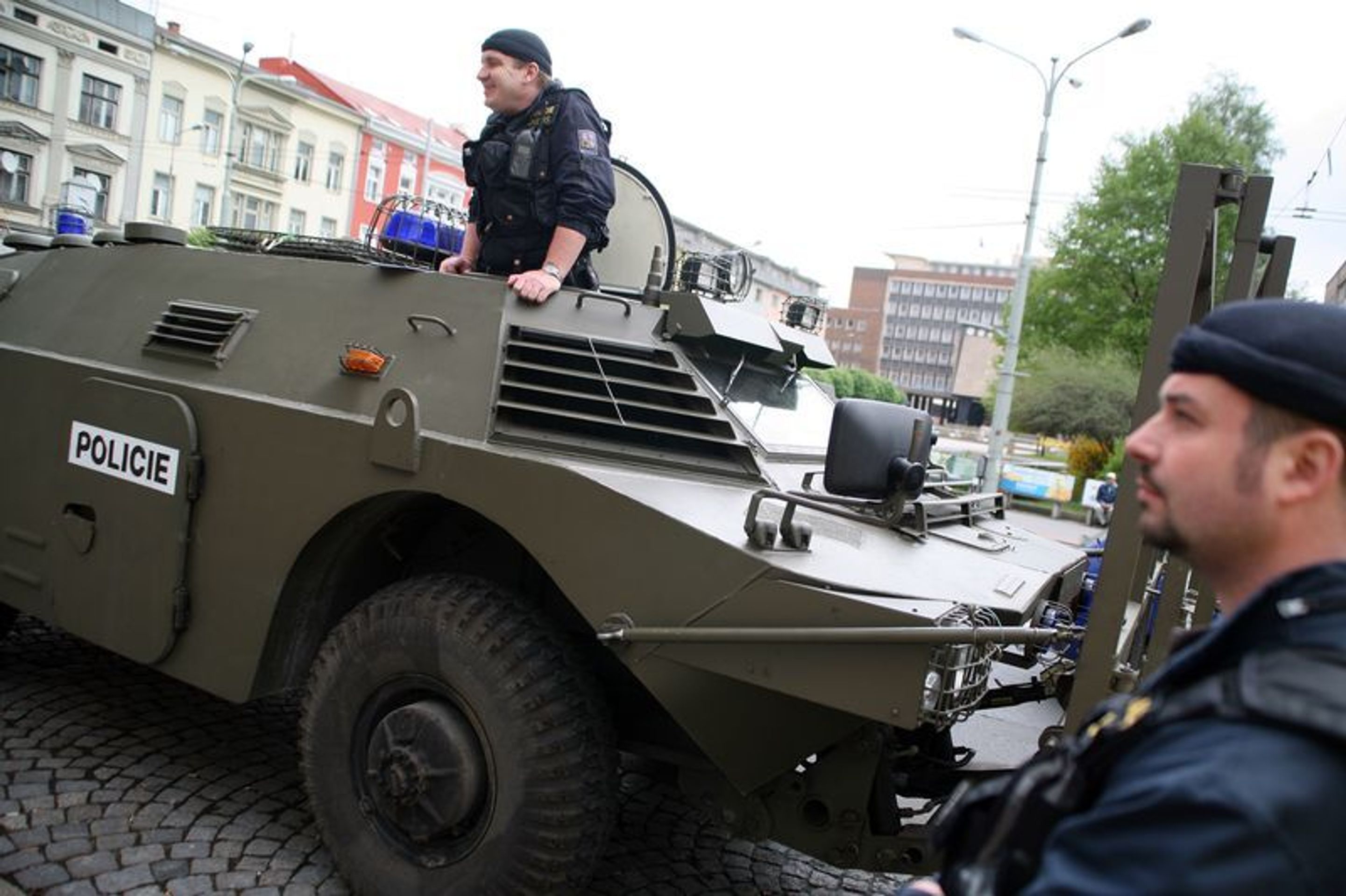 Obrněný transportér - GALERIE: Náckové v Ústí a Krupce (6/8)
