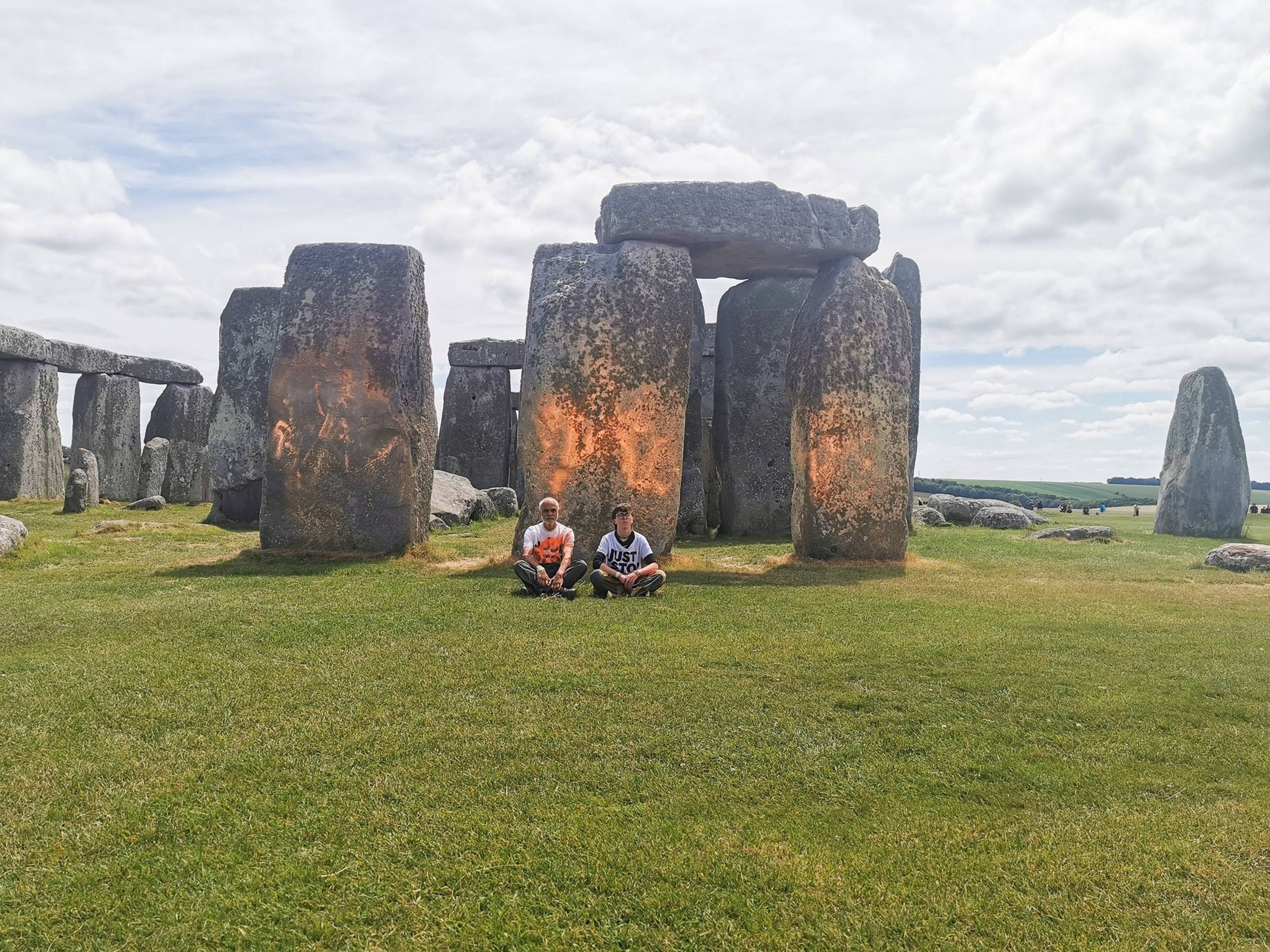 Aktivisté posprejovali Stonehenge (2) - Aktivisté posprejovali Stonehenge (2/3)