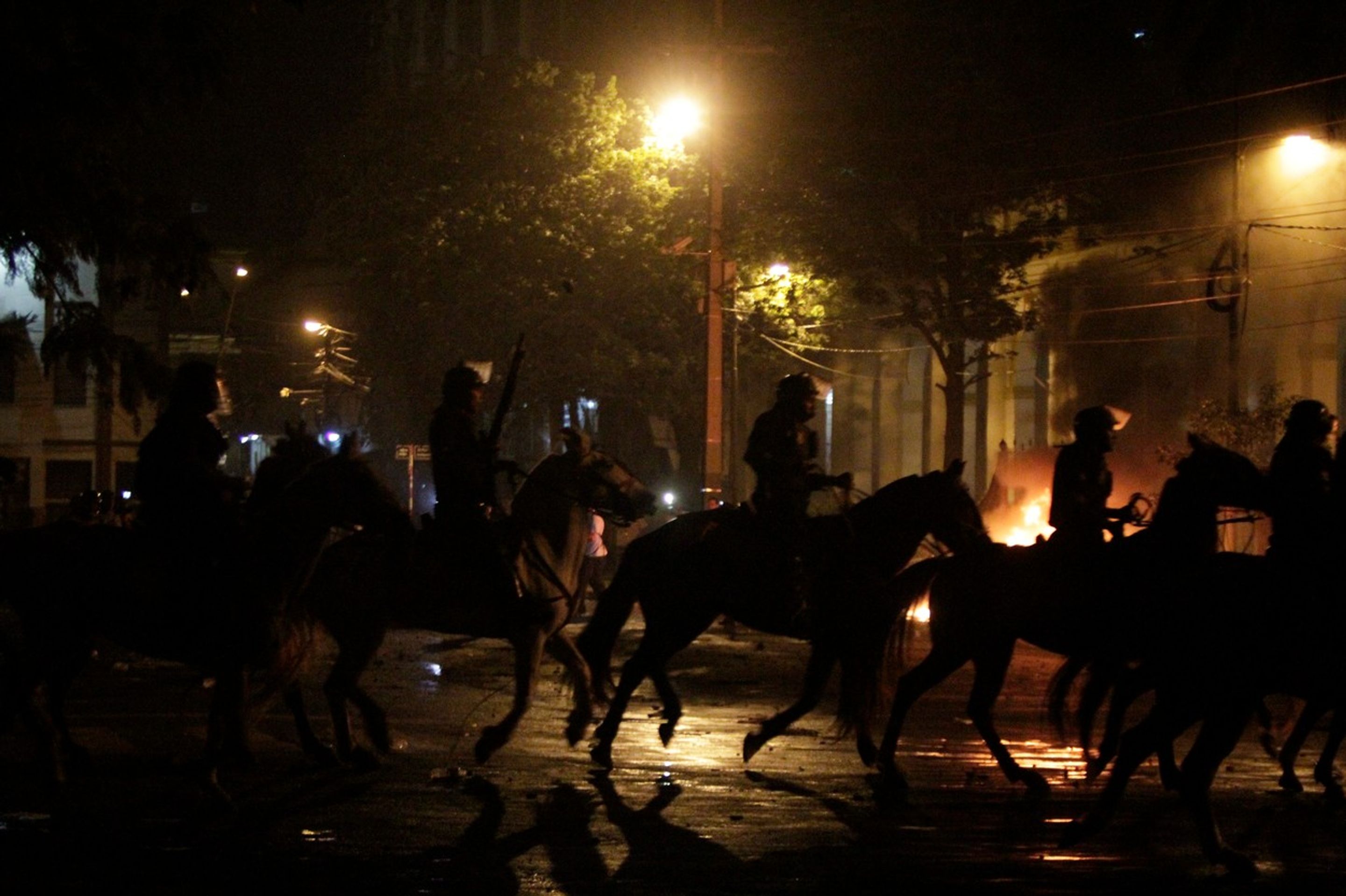 Násilné protesty v Paraguayi - GALERIE: Protesty v hlavním městě Paraguaye (4/7)