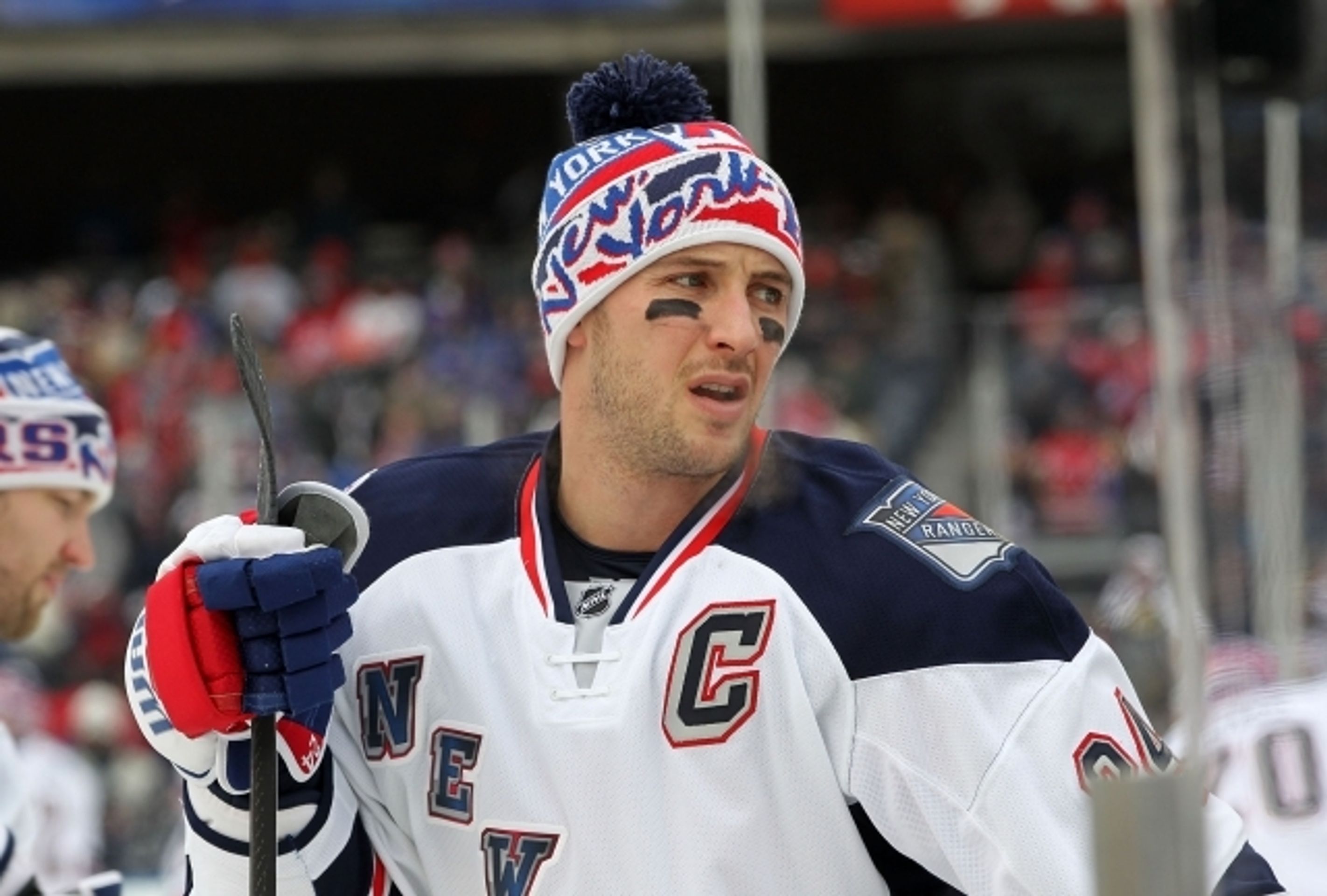 NHL na Yankee Stadium: Devils vs. Rangers - 3 - GALERIE: NHL na stadionu Yankees: Devils - Rangers (4/22)