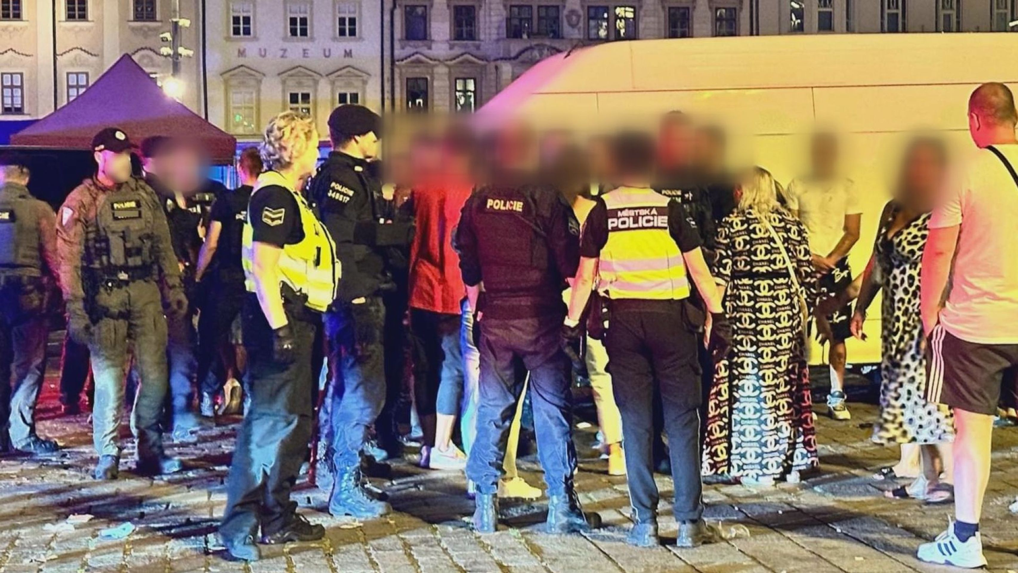 Hromadná rvačka v Plzni (9) - Hromadná rvačka v Plzni (9/11)
