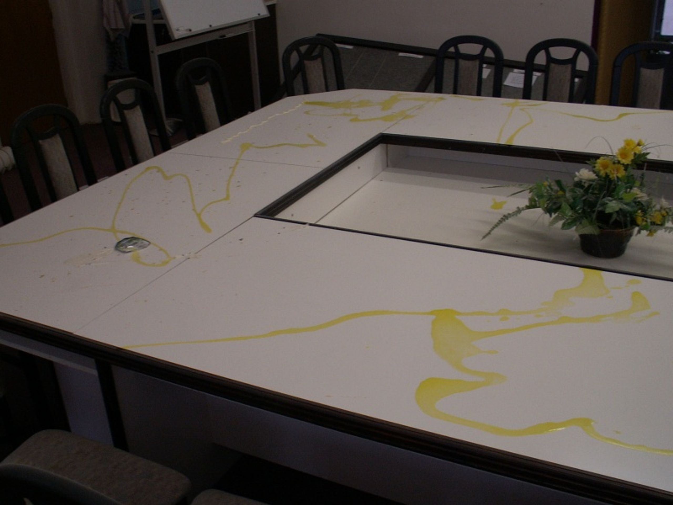 Vandal se vloupal do základní školy - GALERIE: Řádění vandalů na škole v Polné (7/9)