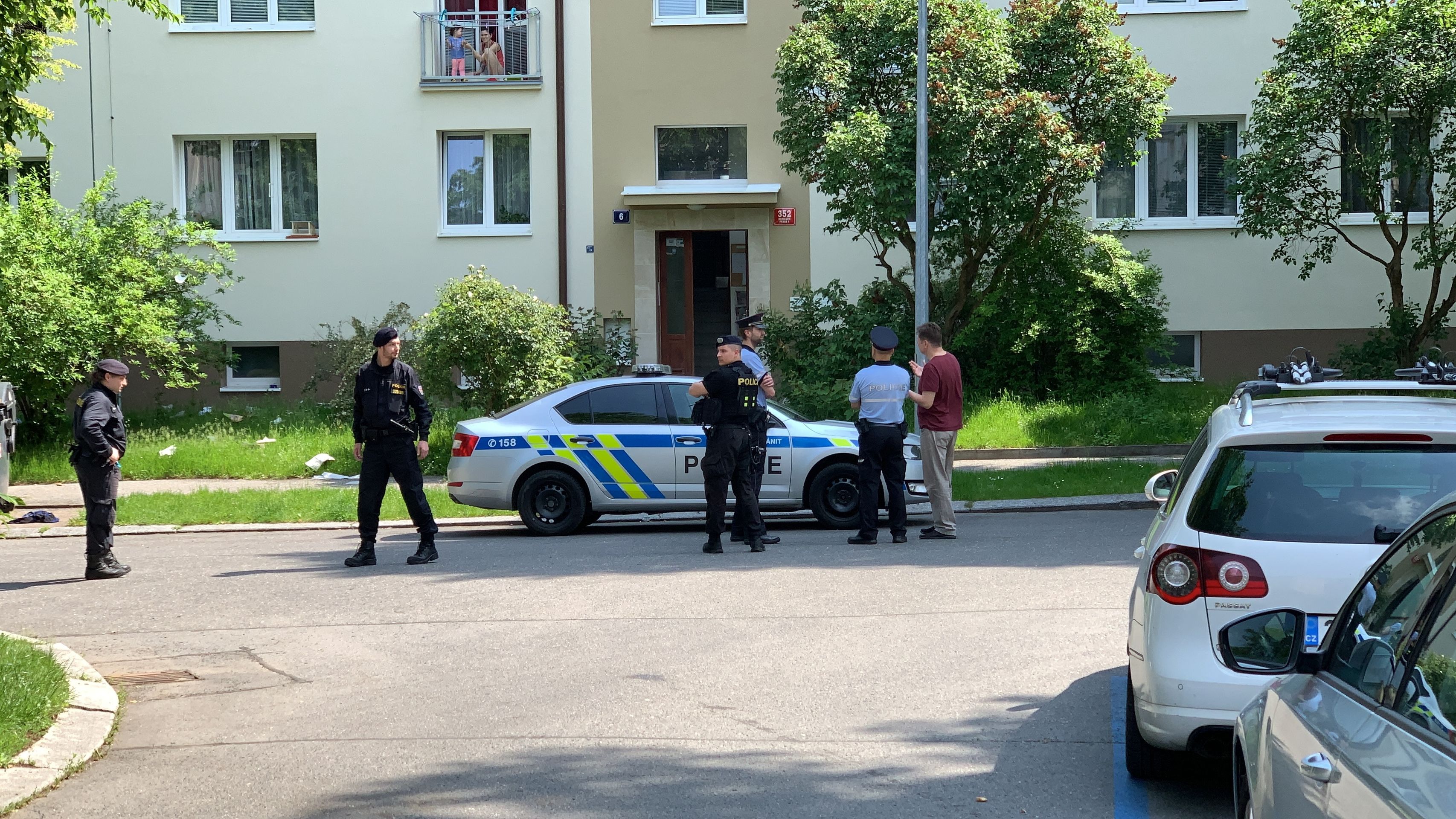 Zásah policistů na Praze 6 - 4 - GALERIE: Sobotní zásah policistů na Praze 6 (4/10)