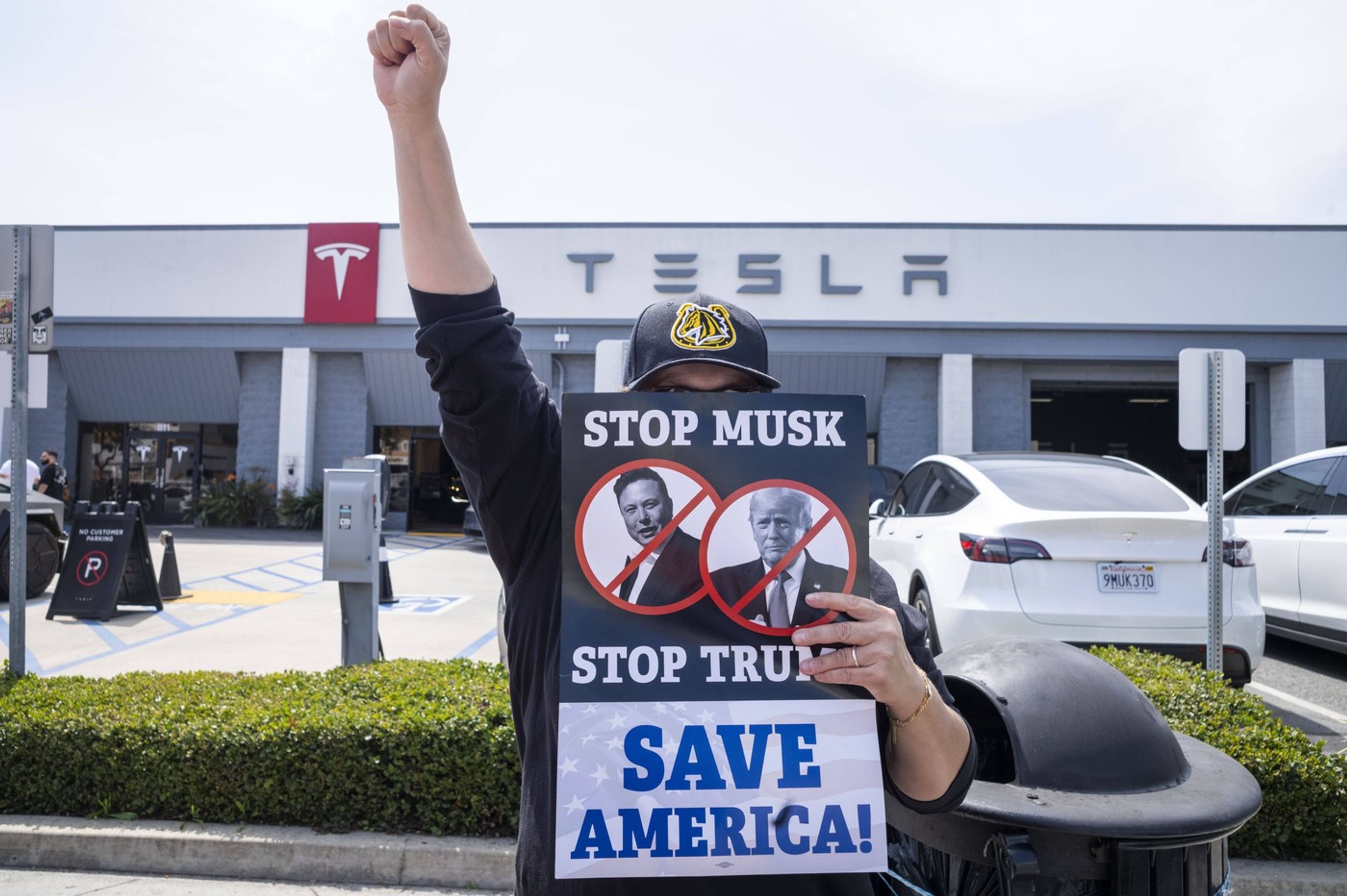 Protesty proti automobilce Tesla - Protesty proti automobilce Tesla (4/8)