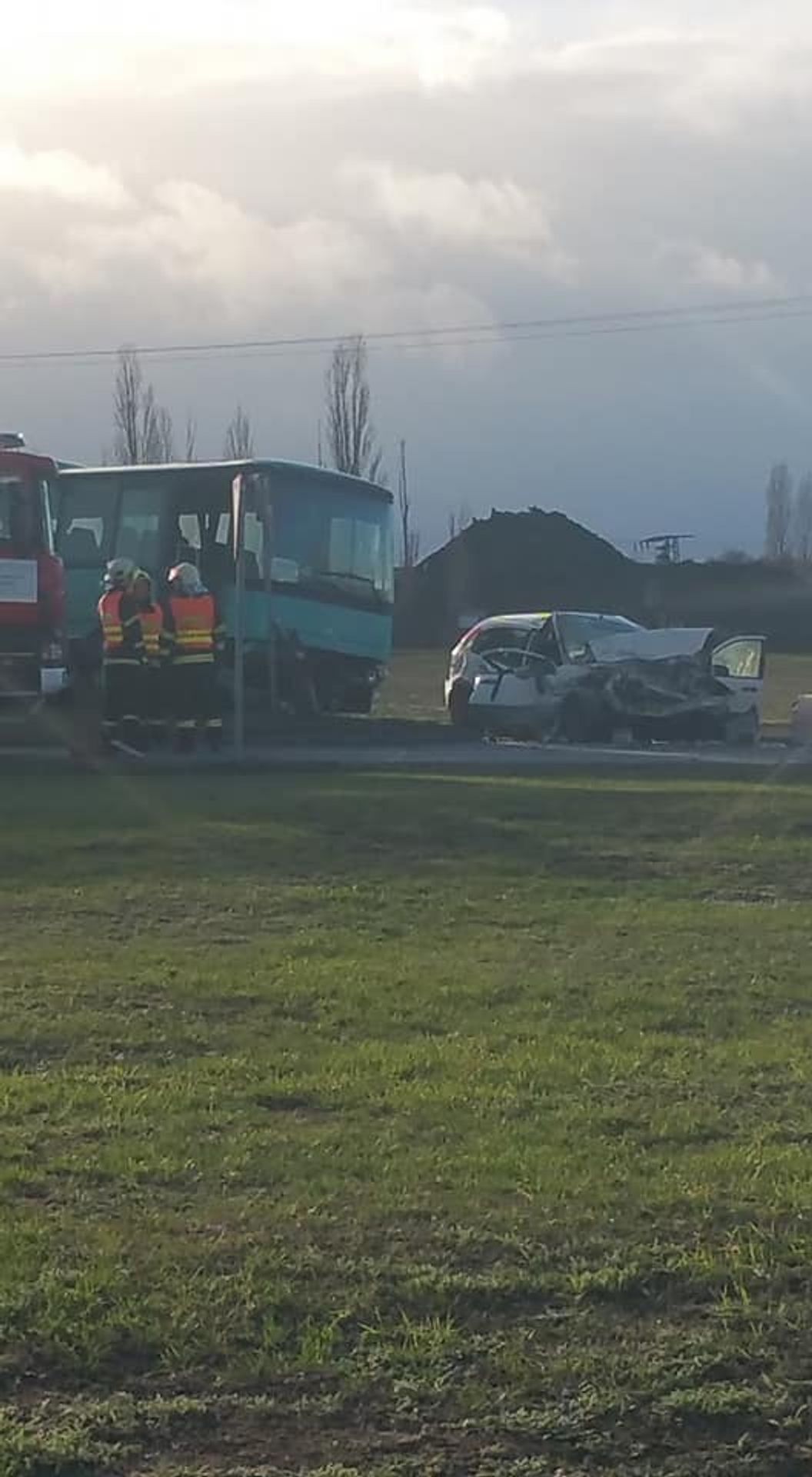 Srážka autobusu s osobákem v Žatci - 3 - GALERIE: Srážka autobusu s osobákem v Žatci (3/4)