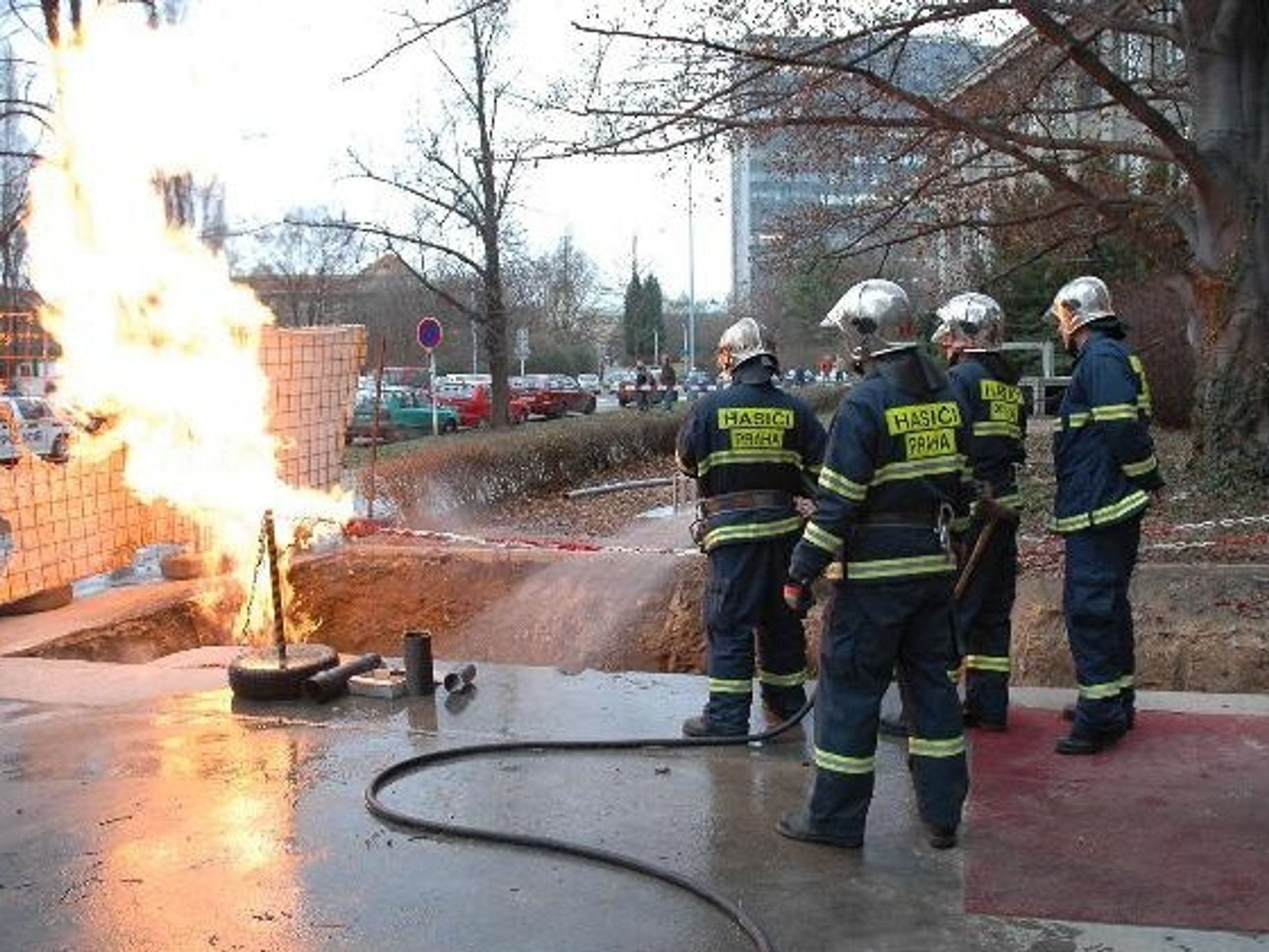 Požár v pražských Dejvicích - V pražských Dejvicích hořel unikající plyn (1/2)