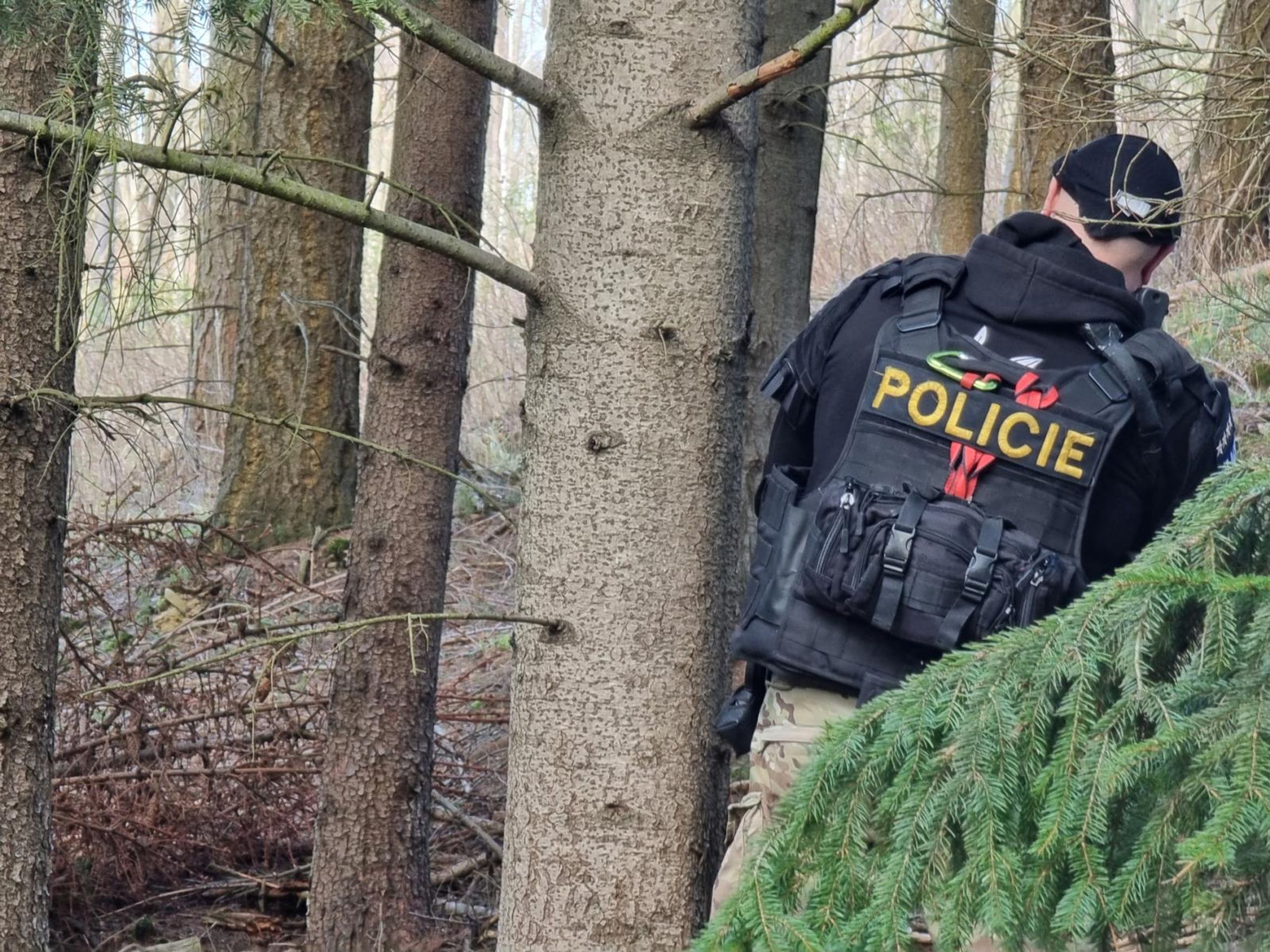 Policejní pátrání Svitávky - Dopadení podezřelého z dvojnásobné vraždy ve Svitávce (3/8)