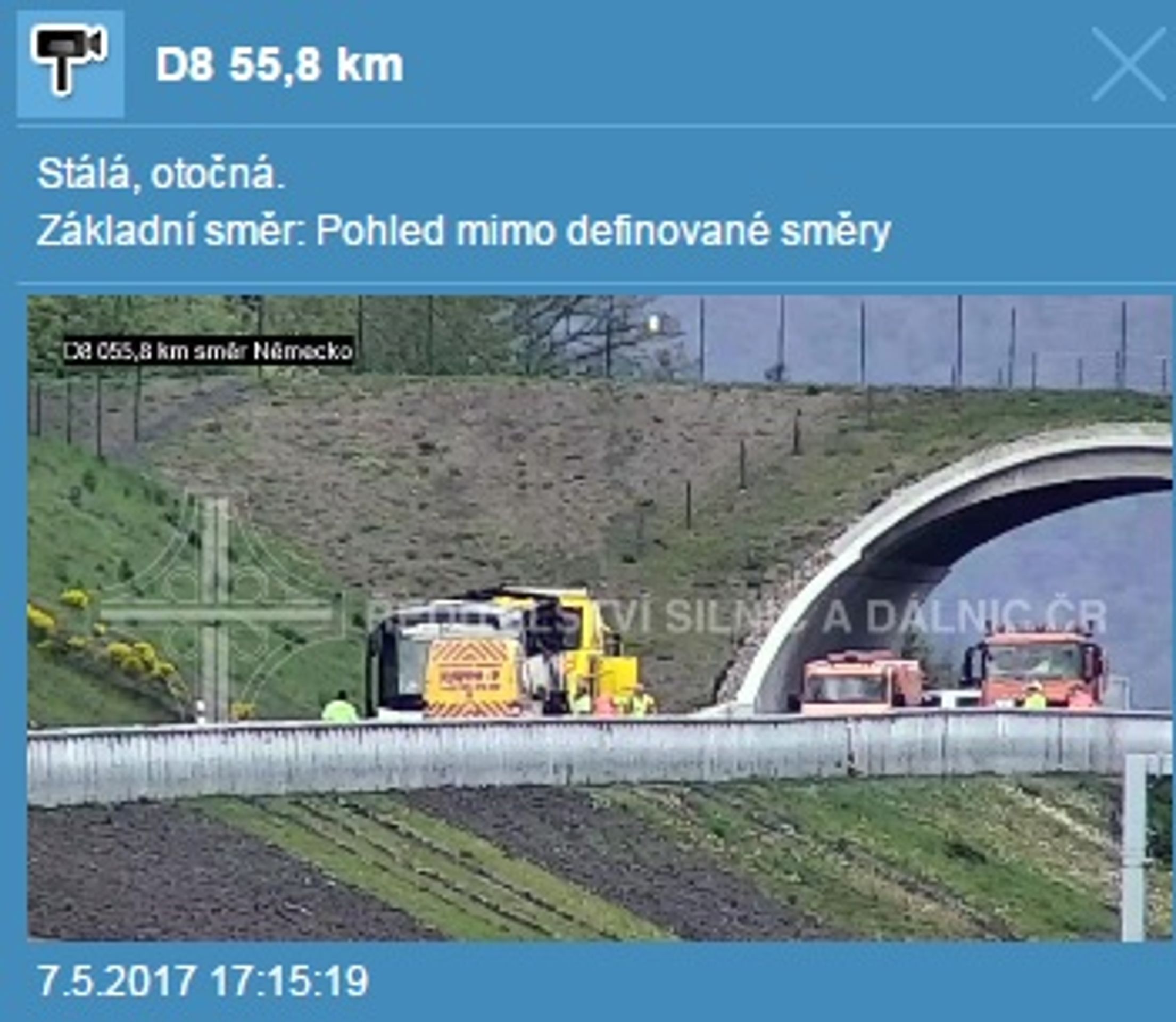 Požár autobusu na D8 - GALERIE: Autobus na dálnici D8 začal hořet za jízdy (3/4)
