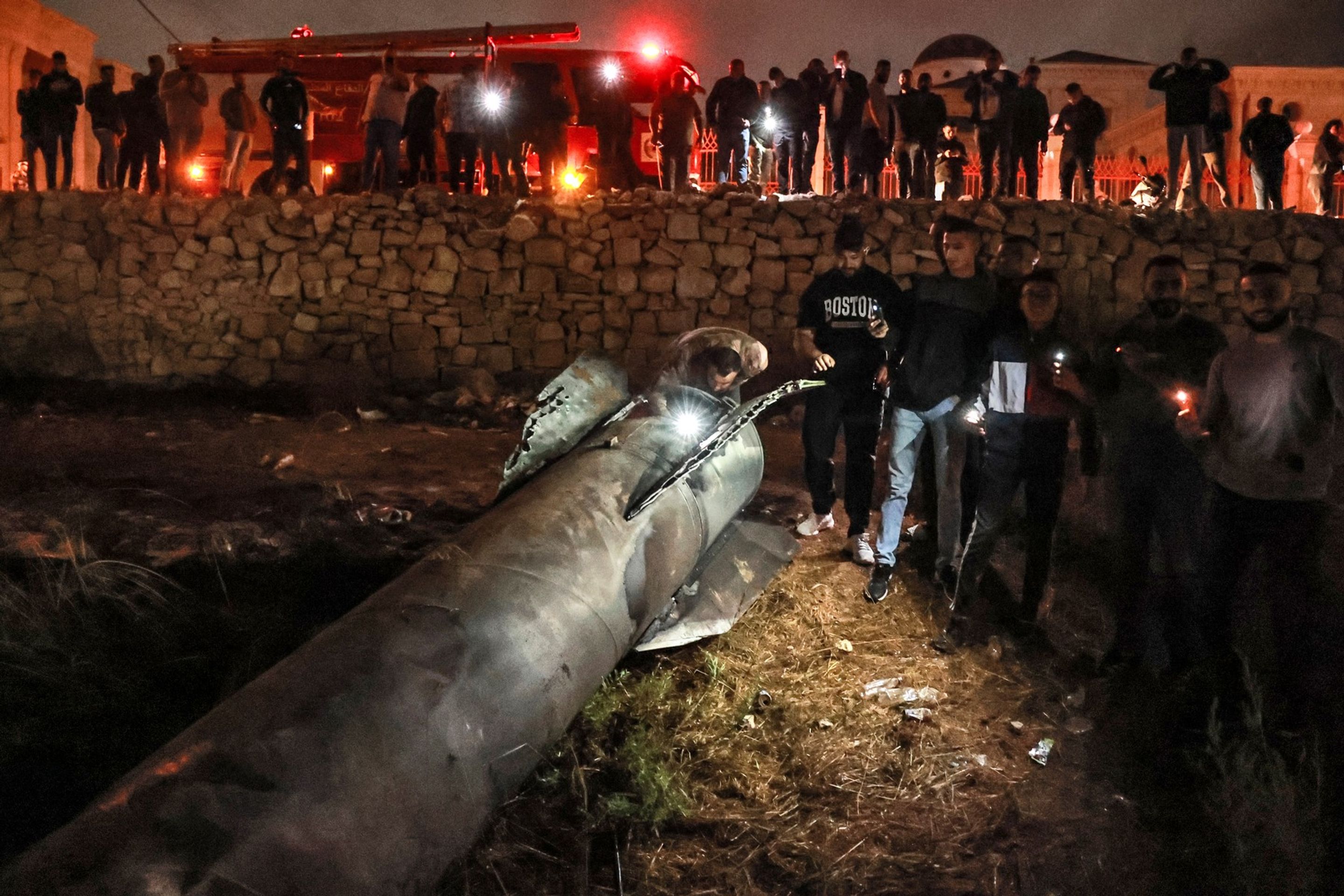 Následky Íránského raketového útoku na Izrael, 1. 10. 2024 (2) - Následky Íránského raketového útoku (1/3)