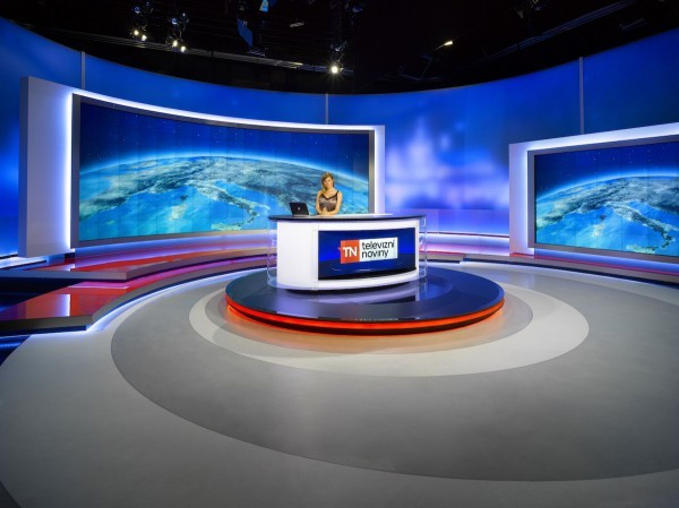 Nové studio Televizních novin - 3 - GALERIE: Díky novému studiu posouvá televize Nova hranice (4/6)