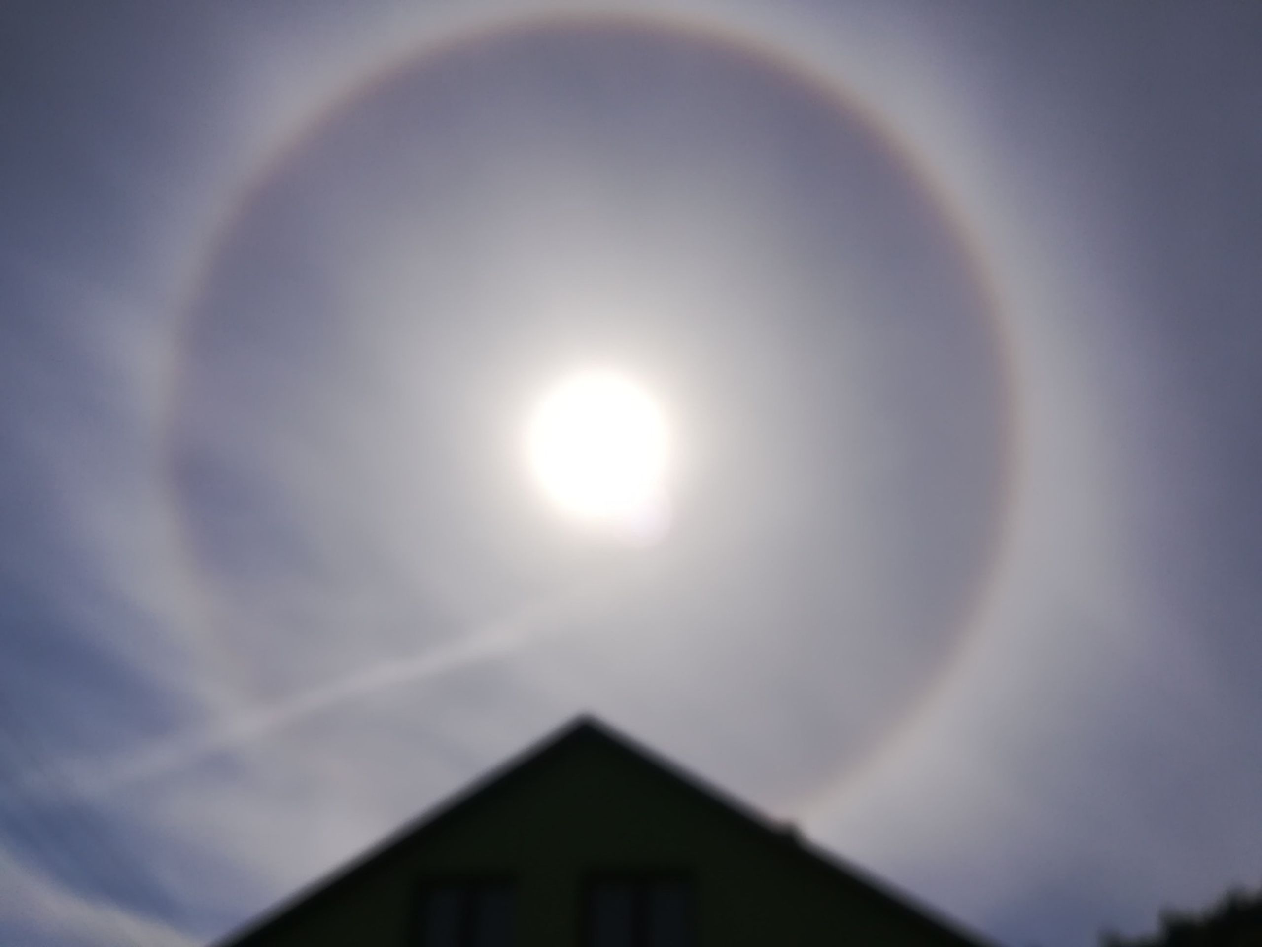 Halo efekt kolem slunce viditelný v Česku - 6 - GALERIE: Halo efekt kolem slunce očima čtenářů TN.cz (5/14)