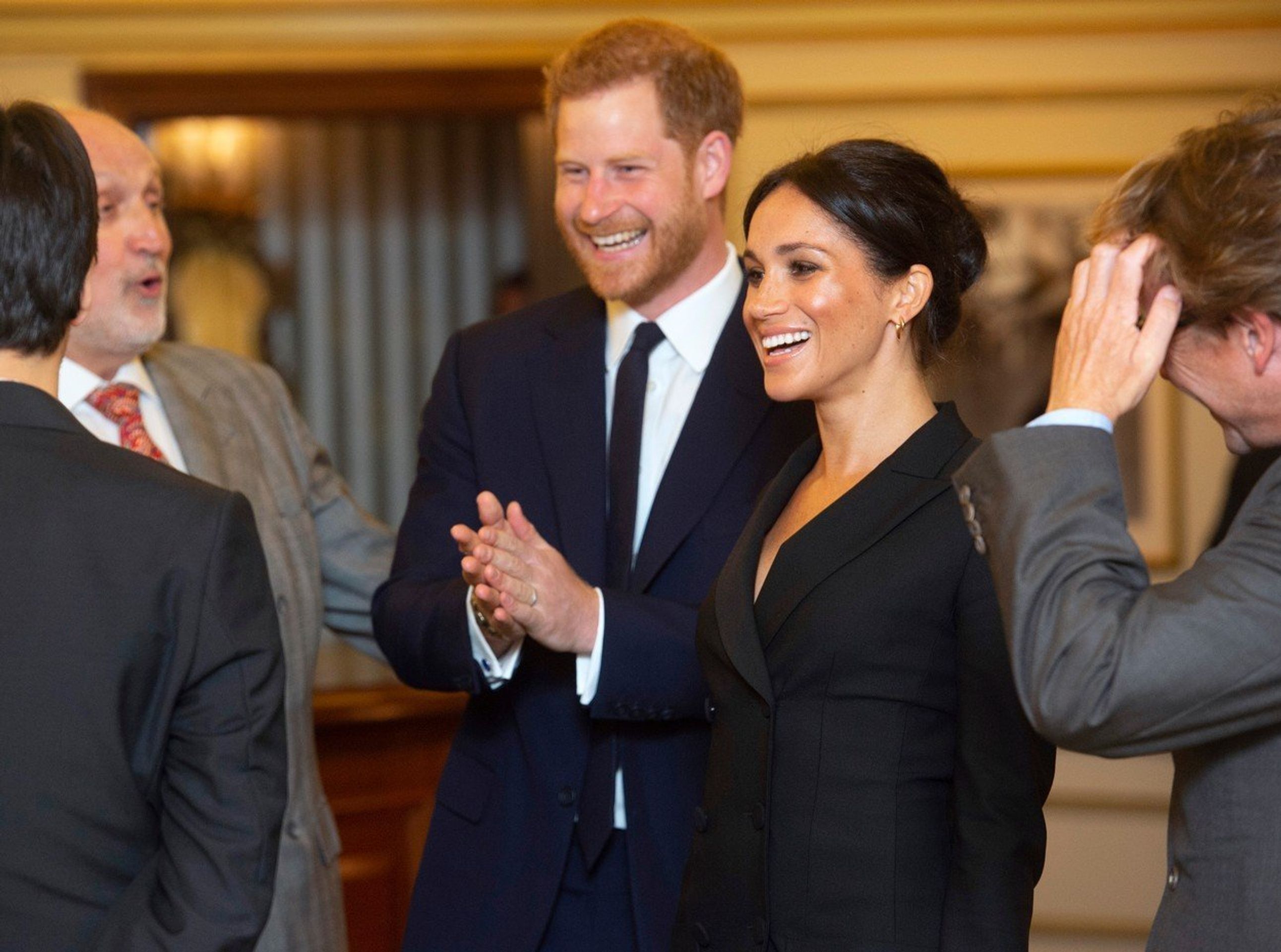 Meghan Markle si oblékla krátké šaty - 2 - GALERIE: Harry a Meghan (8/19)