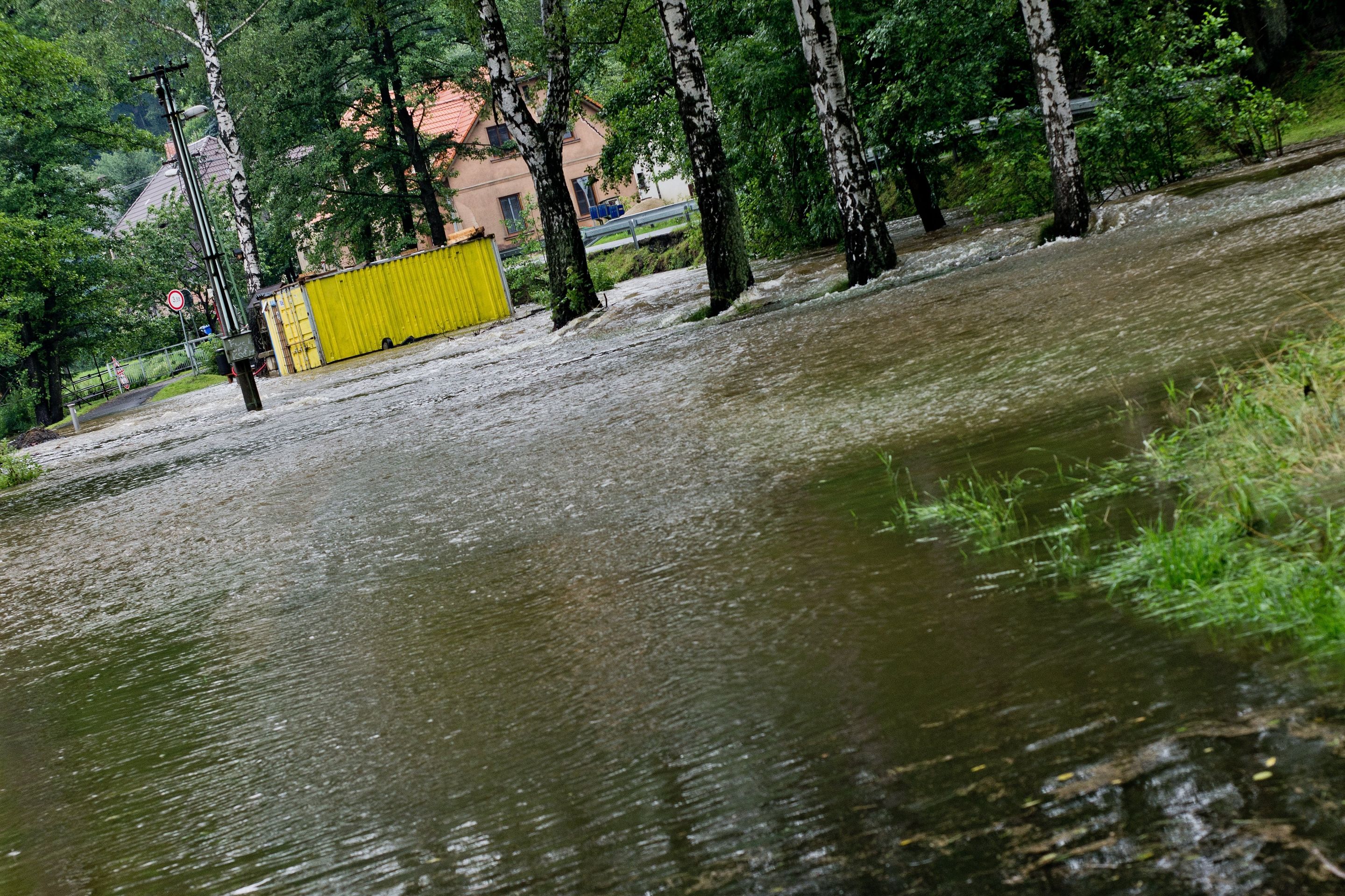 Povodně v Mníšku u Liberce - 2 - galerie: Mníšek u Liberce - záplavy (21/22)