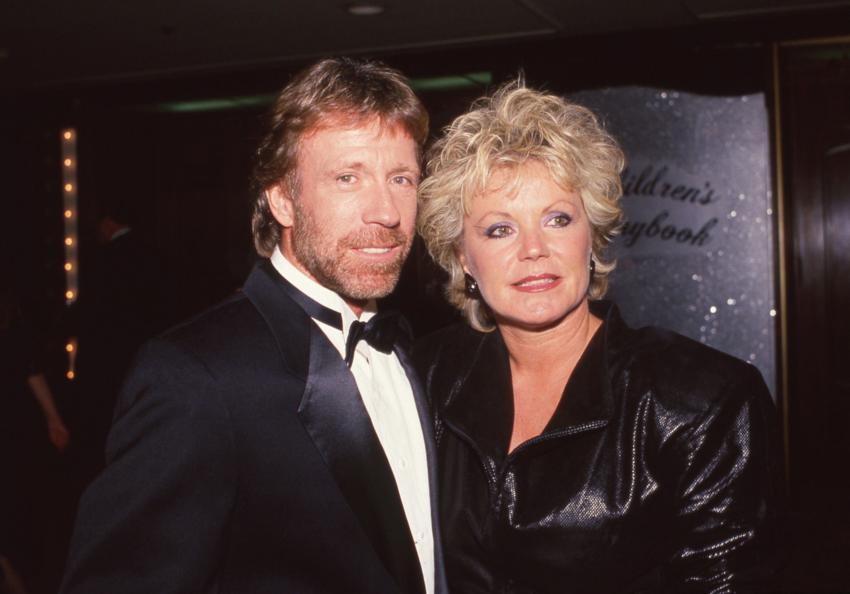 Chuck Norris, Dianne Holecheková - Chuck Norris (13/14)