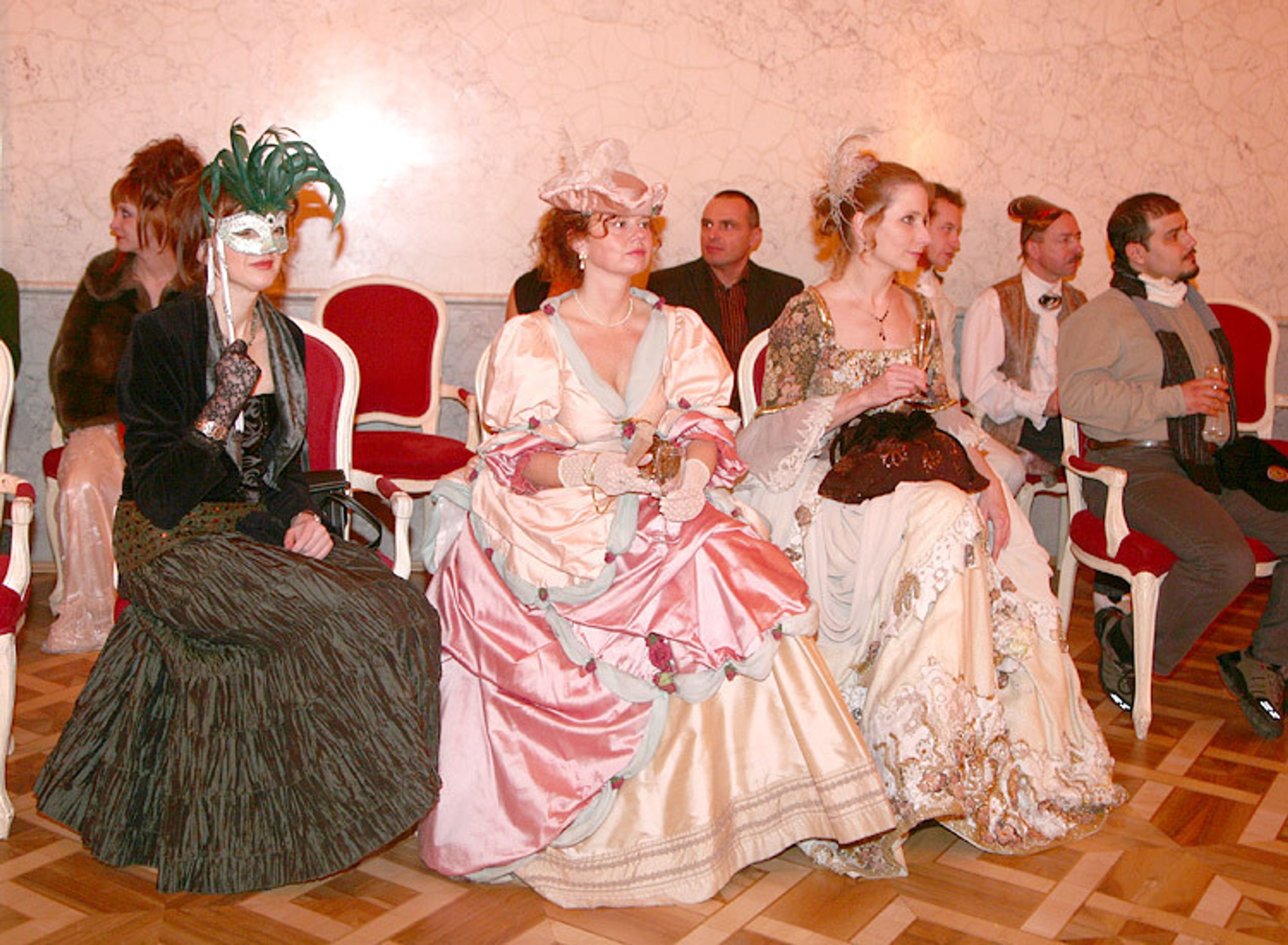 Bohemian Carnevale byl zakončen monstrózním plesem v historických kostýmech.  - Bohemian Carnevale se rozloučil s Prahou - video (2/10)