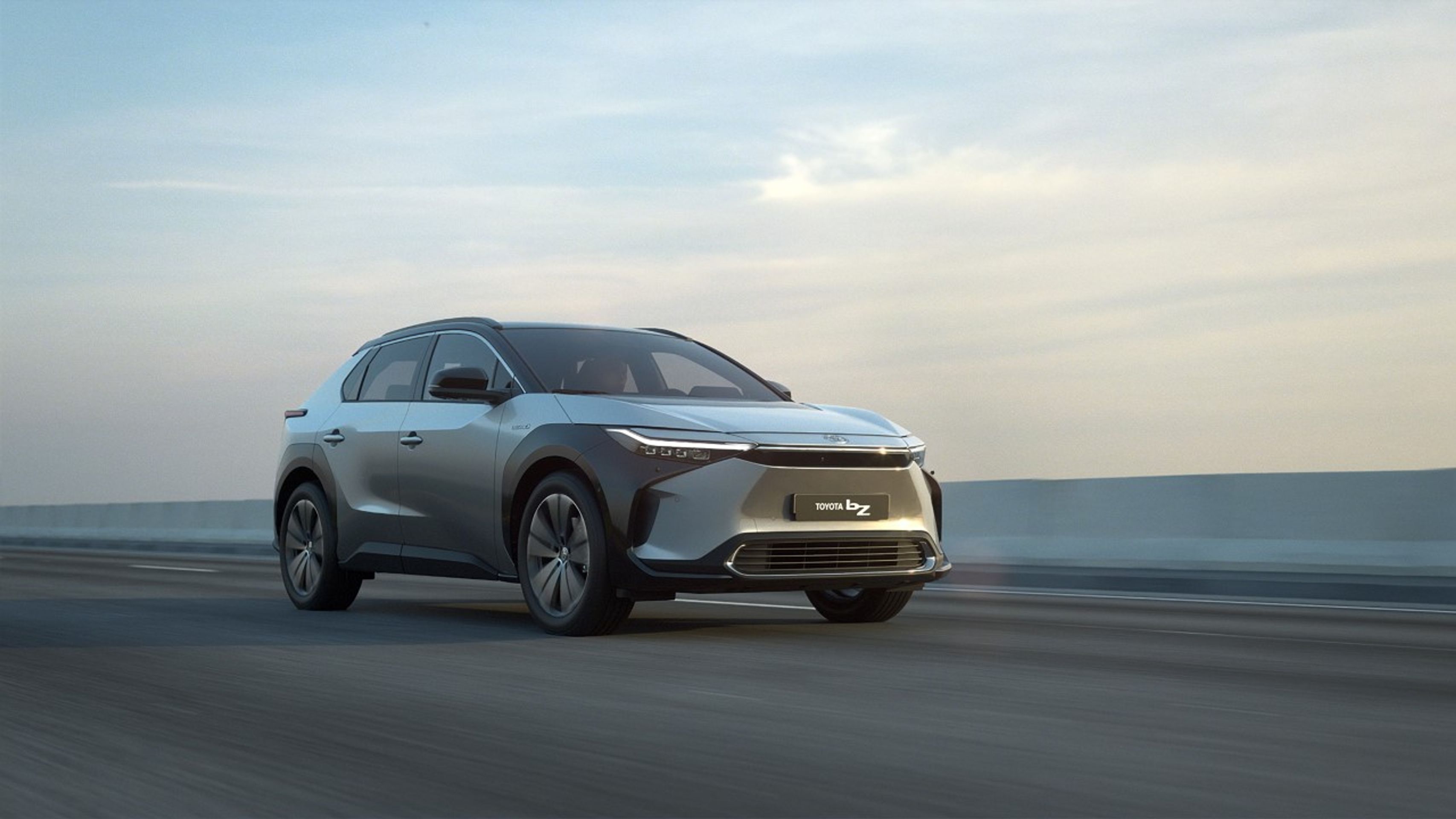 Elektromobil Toyota bZ4X - Toyota ukázala svůj první elektromobil. SUV s divným názvem bZ4X (15/15)
