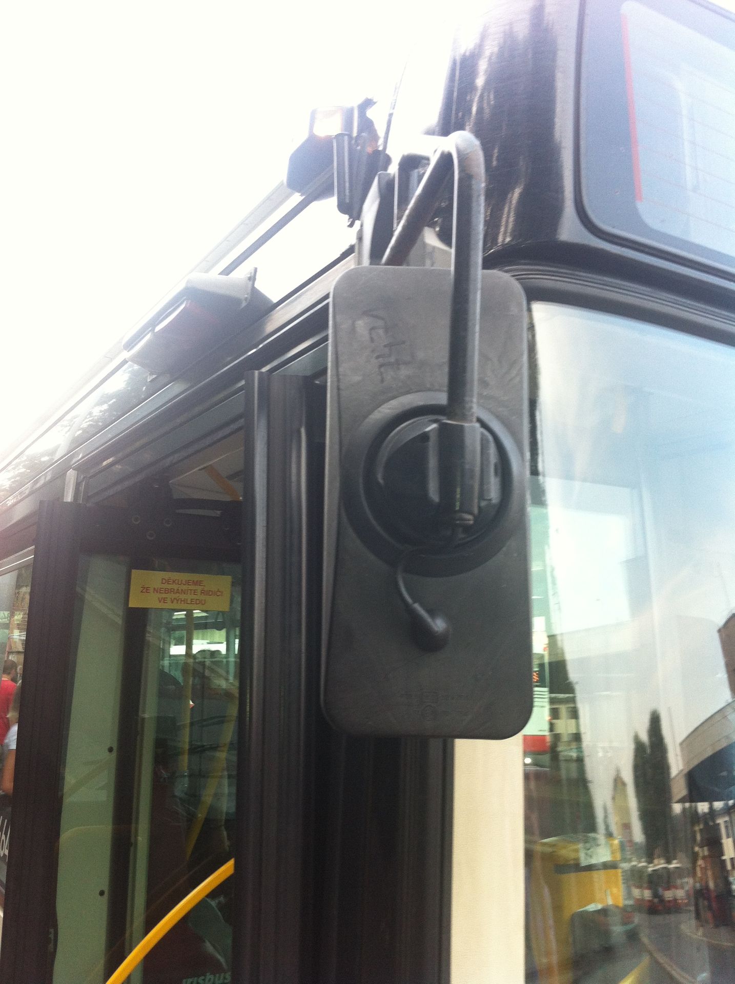 Nehoda autobusu na Smíchovském nádraží - 3 - GALERIE: Nehoda autobusu na Smíchovském nádraží (1/8)