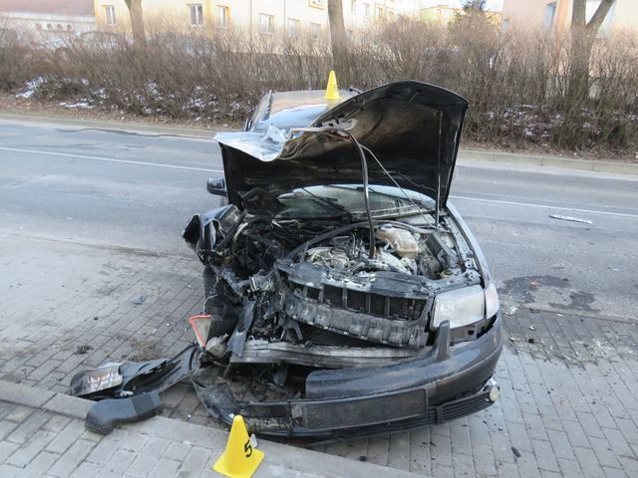 Dopravní nehoda na Karlovarsku pod vlivem alkoholu - 2 - GALERIE: Dopravní nehoda na Karlovarsku pod vlivem alkoholu (2/4)