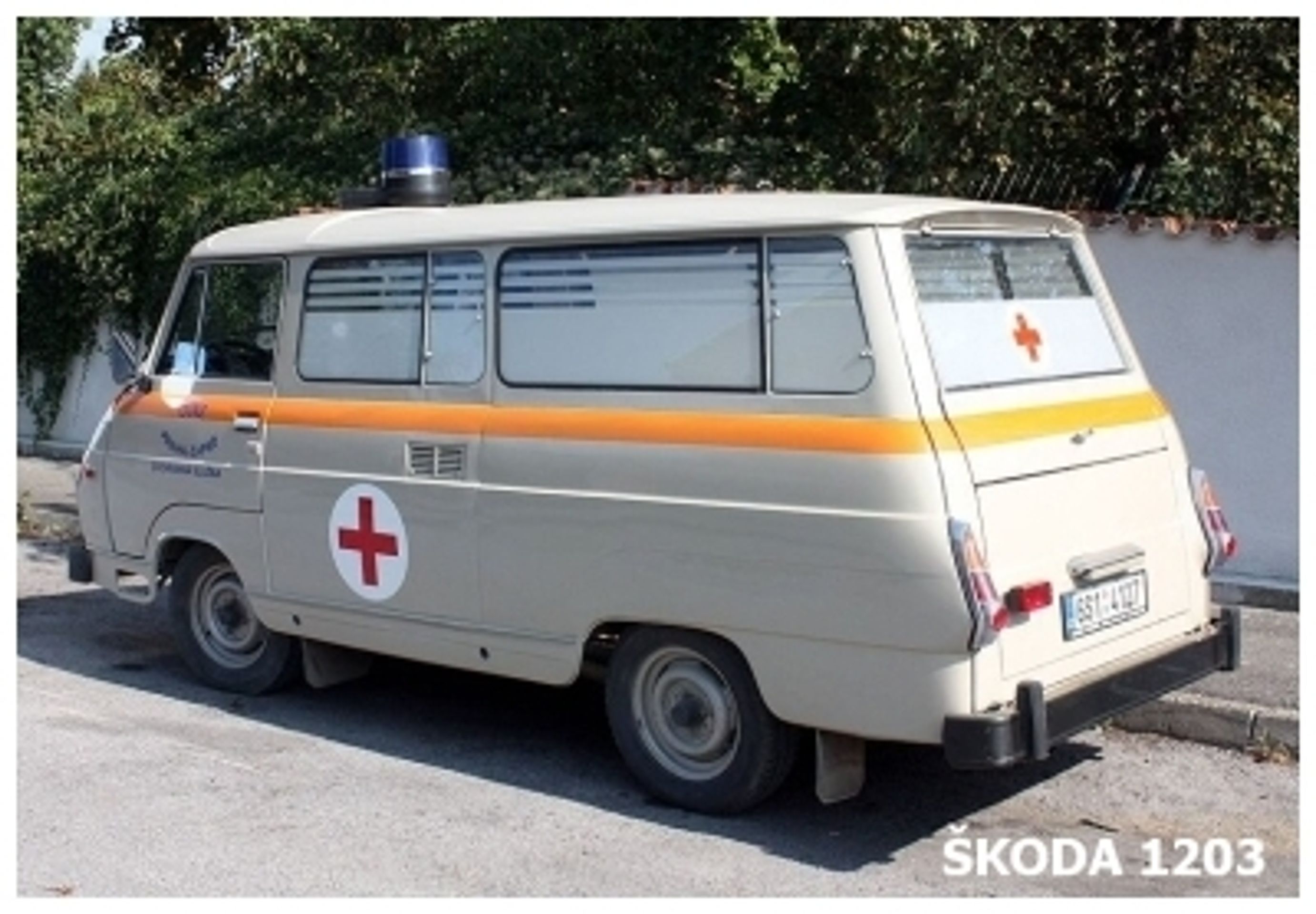 Kultovní Škoda 1203 - 78 - Fotogalerie: Kultovní “dvanda“ slaví. Podívejte se na originální úpravy (38/39)