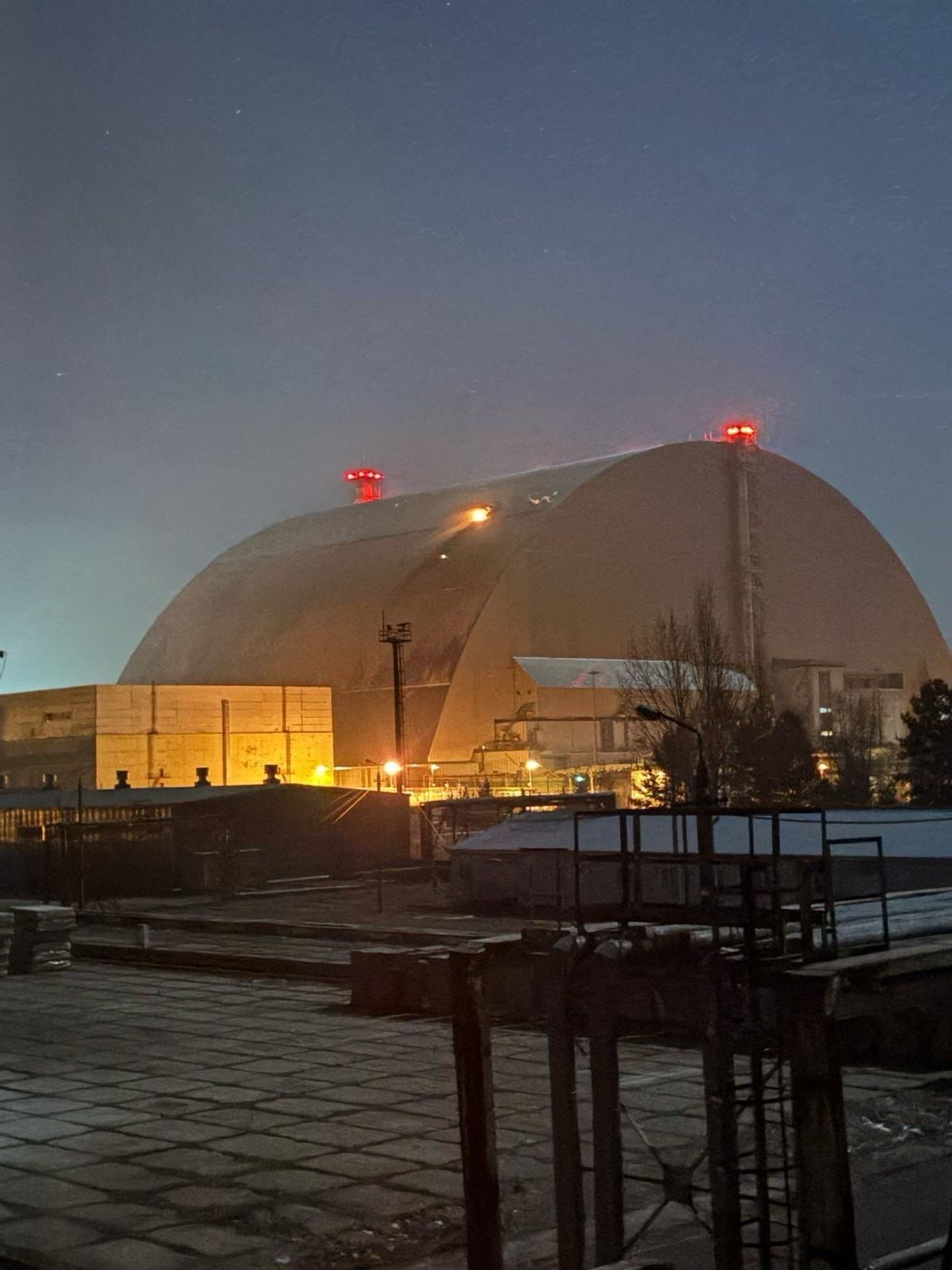 Dron narazil do sarkofágu jaderné elektrárny Černobyl - Dron narazil do sarkofágu jaderné elektrárny Černobyl (6/6)