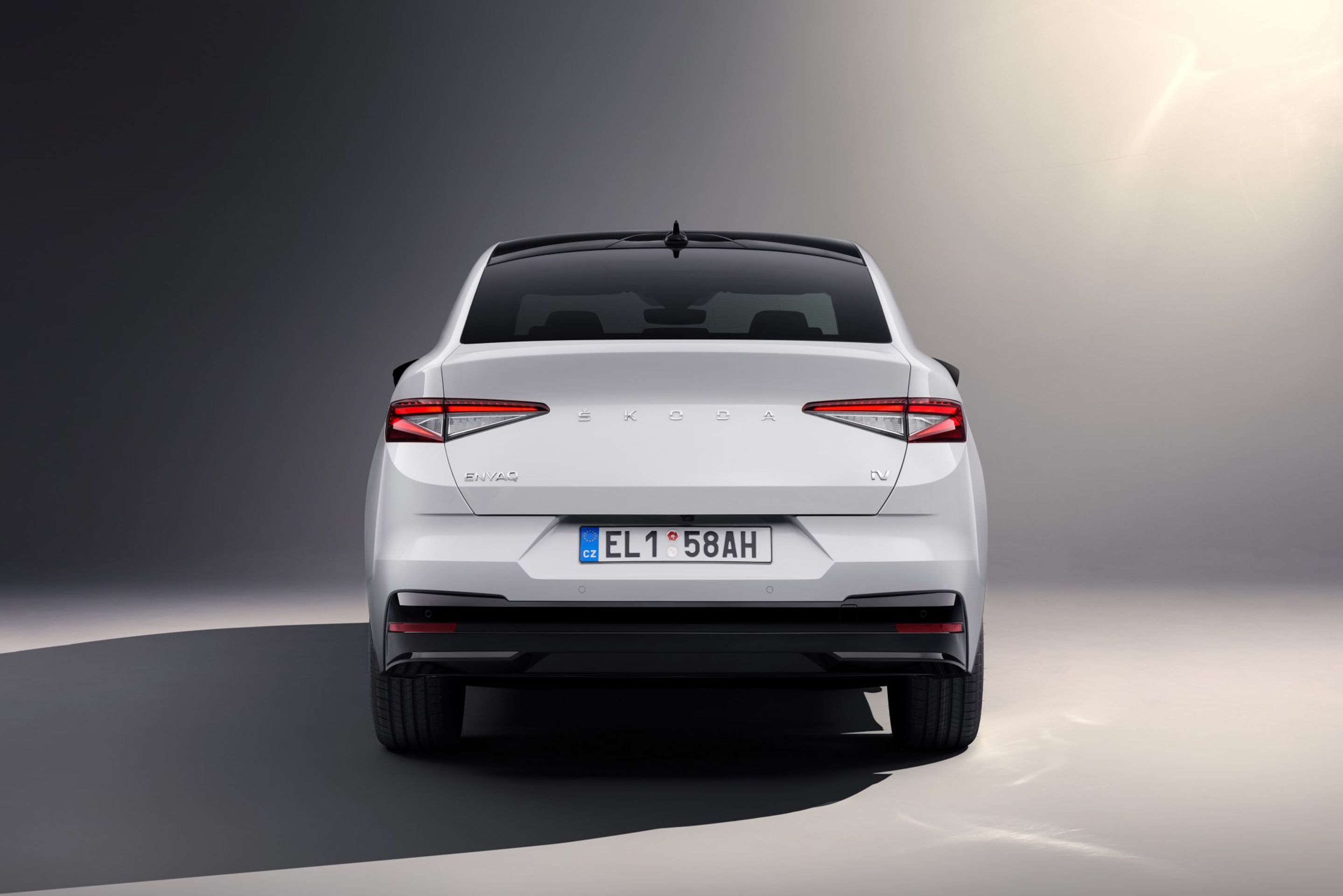Škoda Enyaq Coupé iV - Enyaq Coupé iV se zkosenou zádí (4/15)